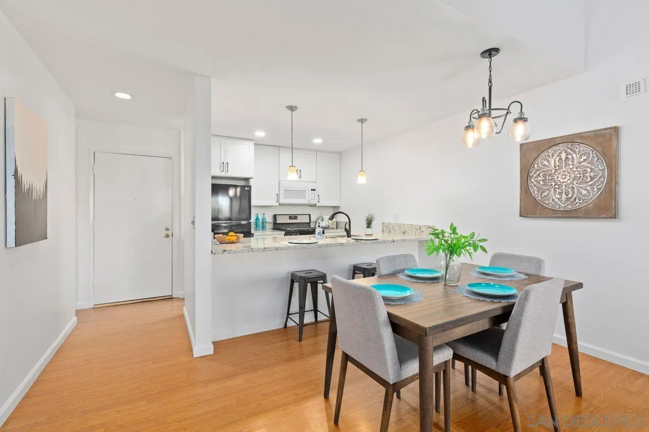 Photo #6: 240005522 Listing 