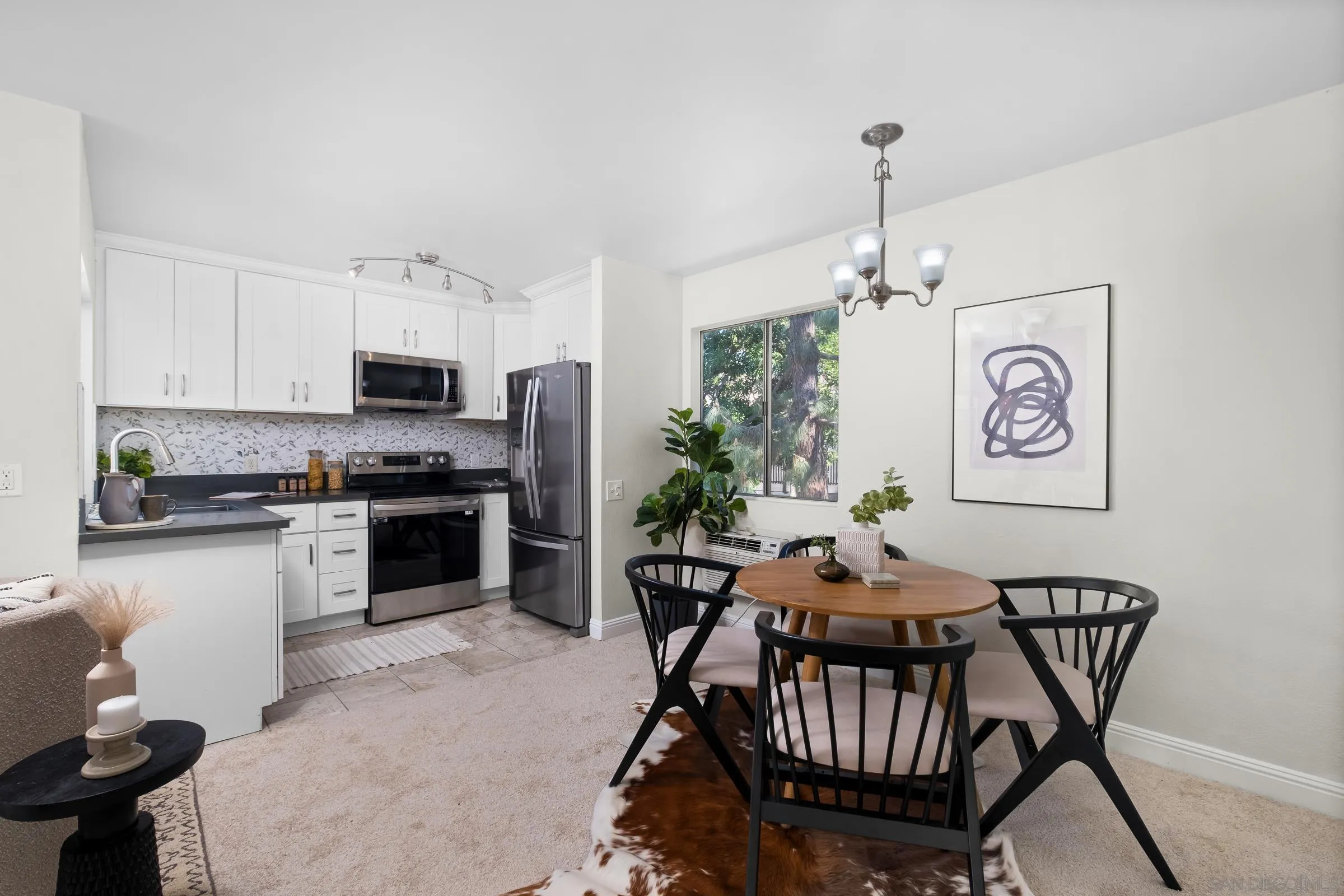 Photo #5: 240005535 Listing 