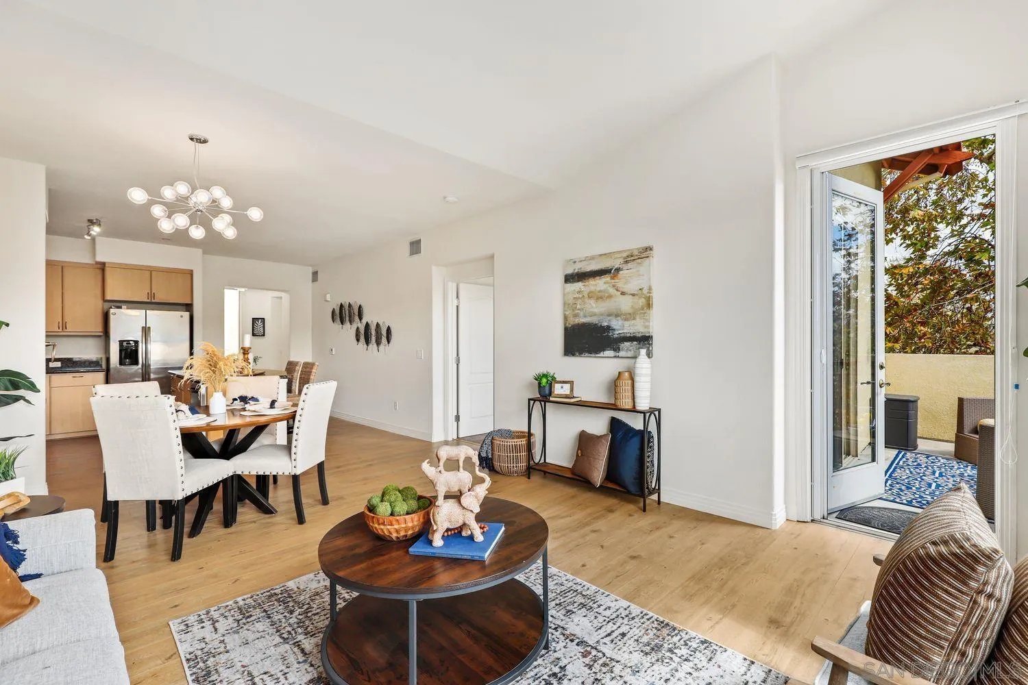 Photo #4: 240005604 Listing 