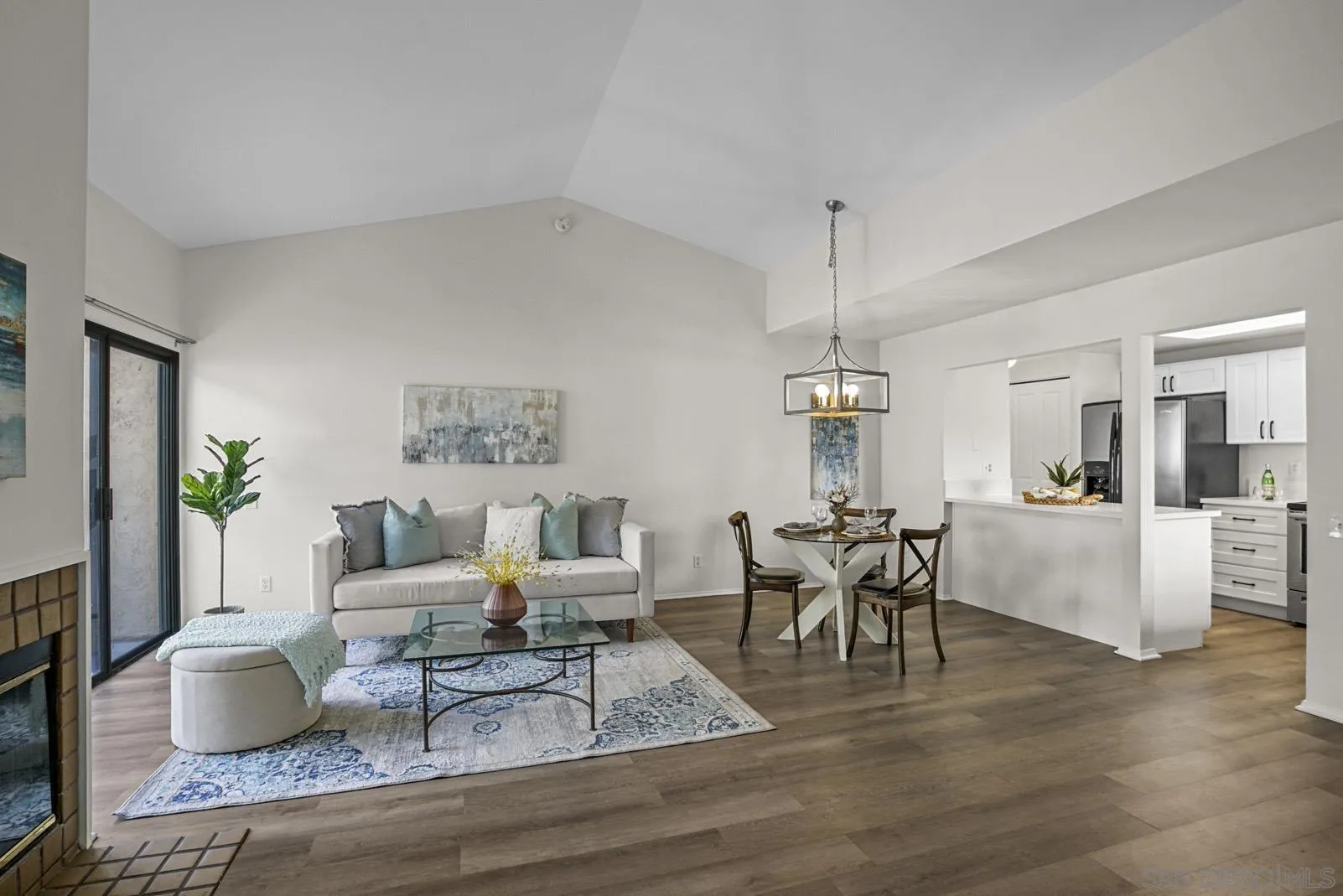 Photo #3: 240005612 Listing 