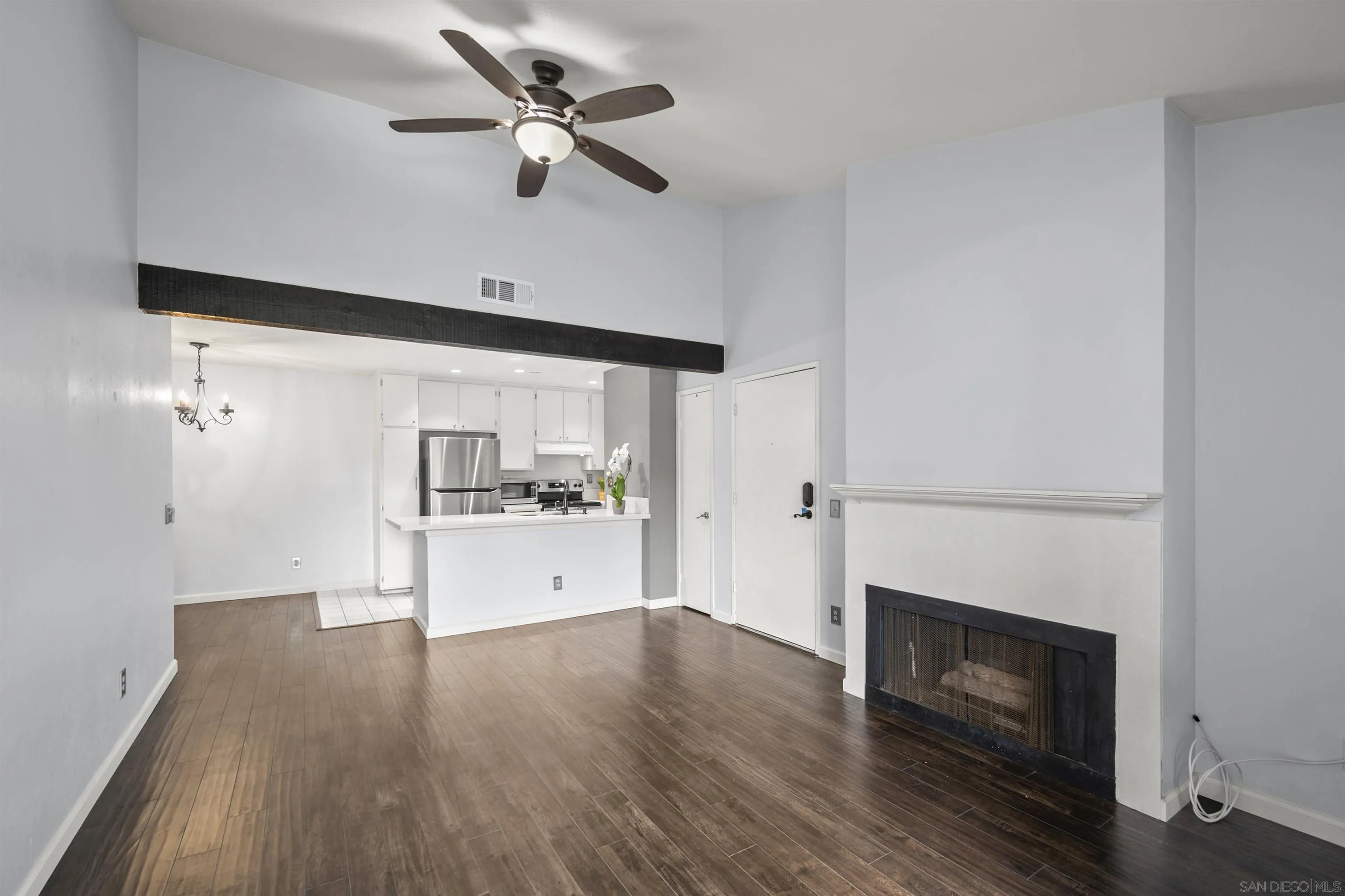 Photo #4: 240005629 Listing 