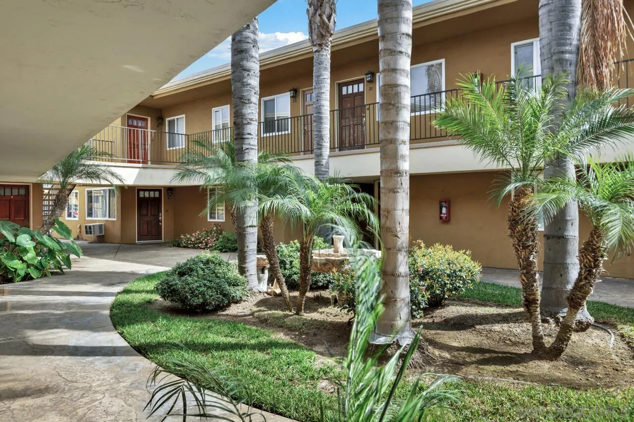 Photo #4: 240005733 Listing 