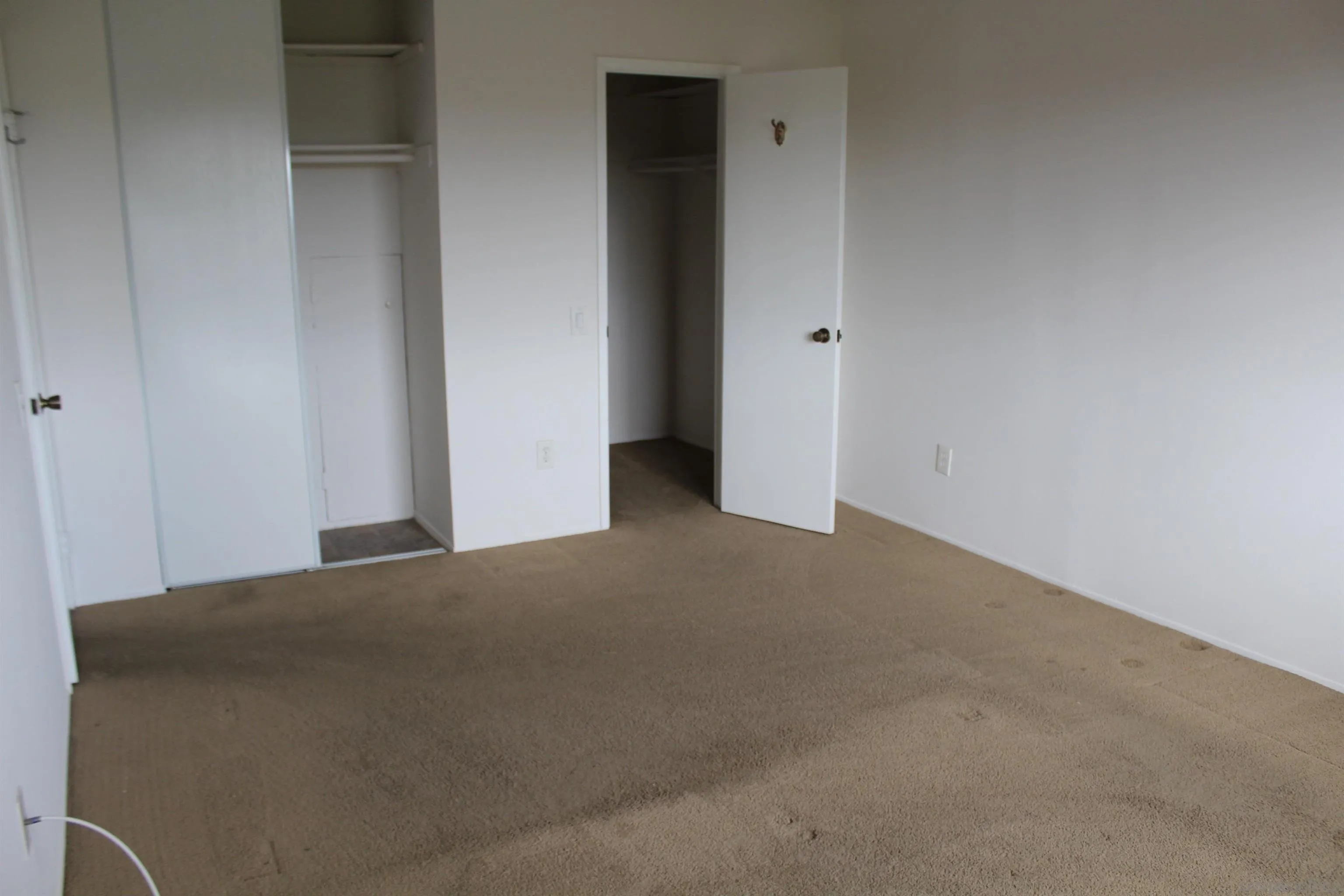 Photo #4: 240005851 Listing 