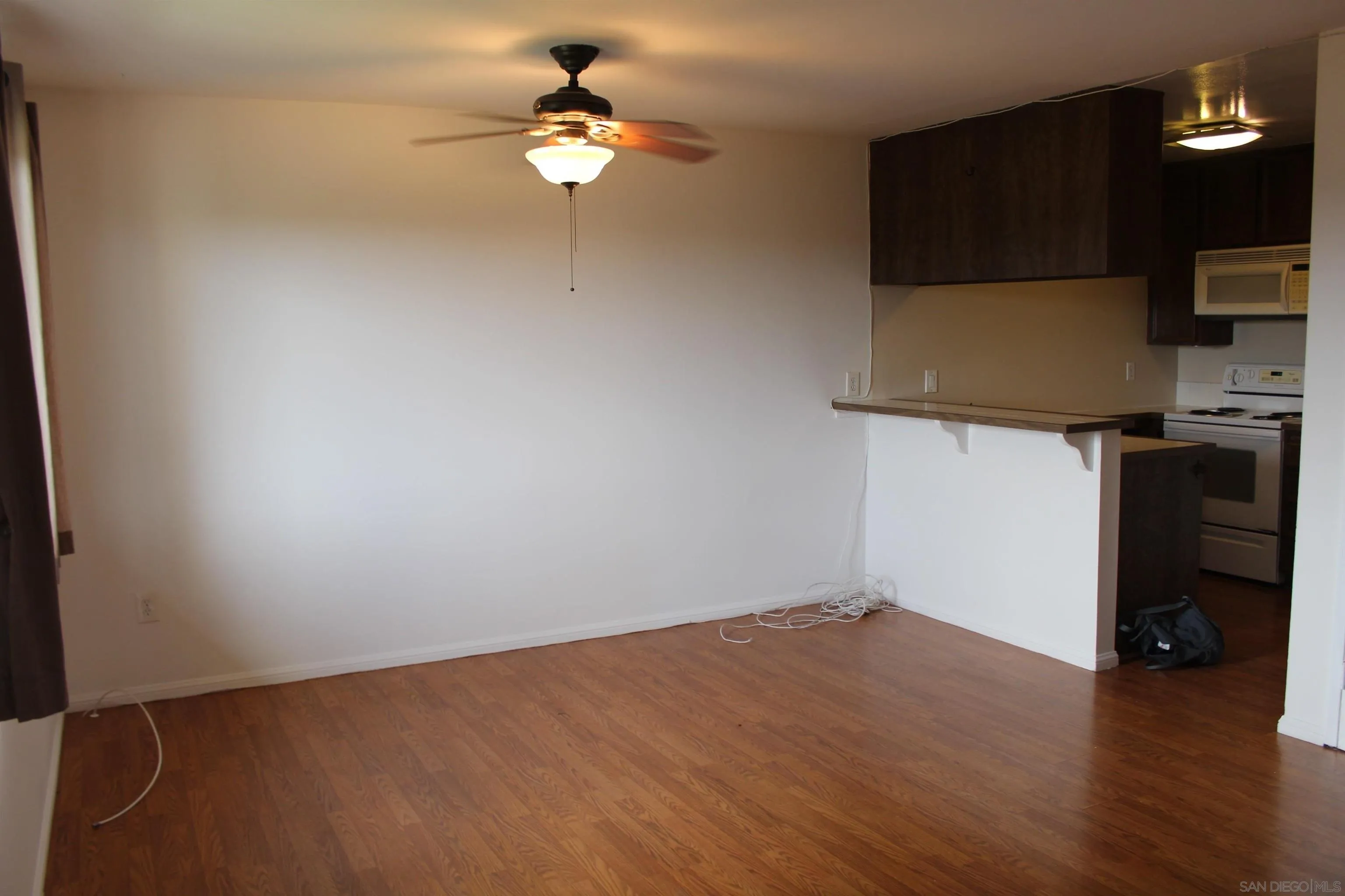 Photo #3: 240005851 Listing 
