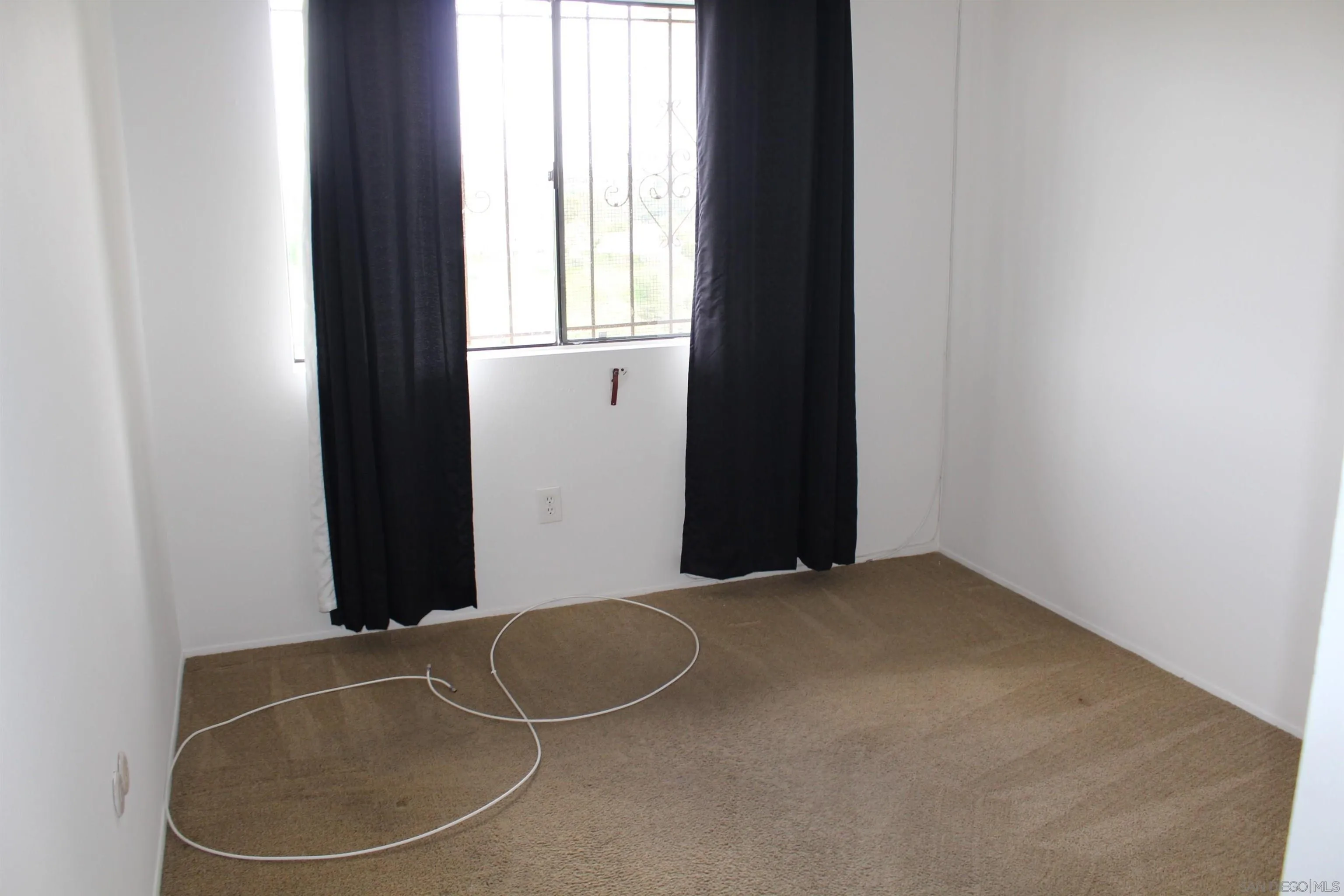 Photo #6: 240005851 Listing 