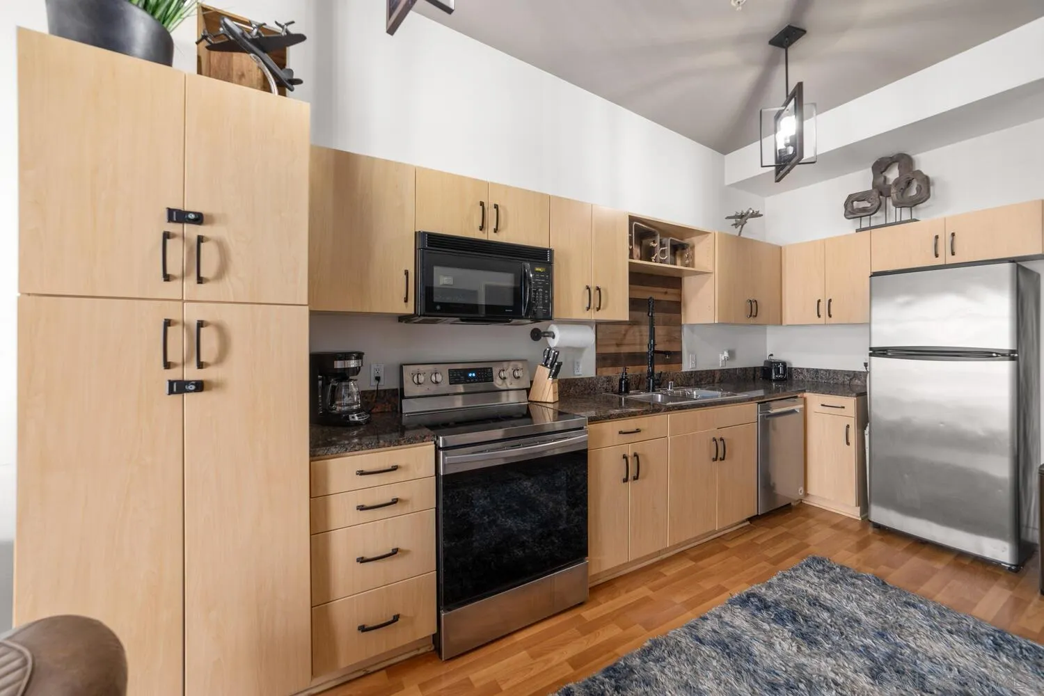 Photo #4: 240005930 Listing 