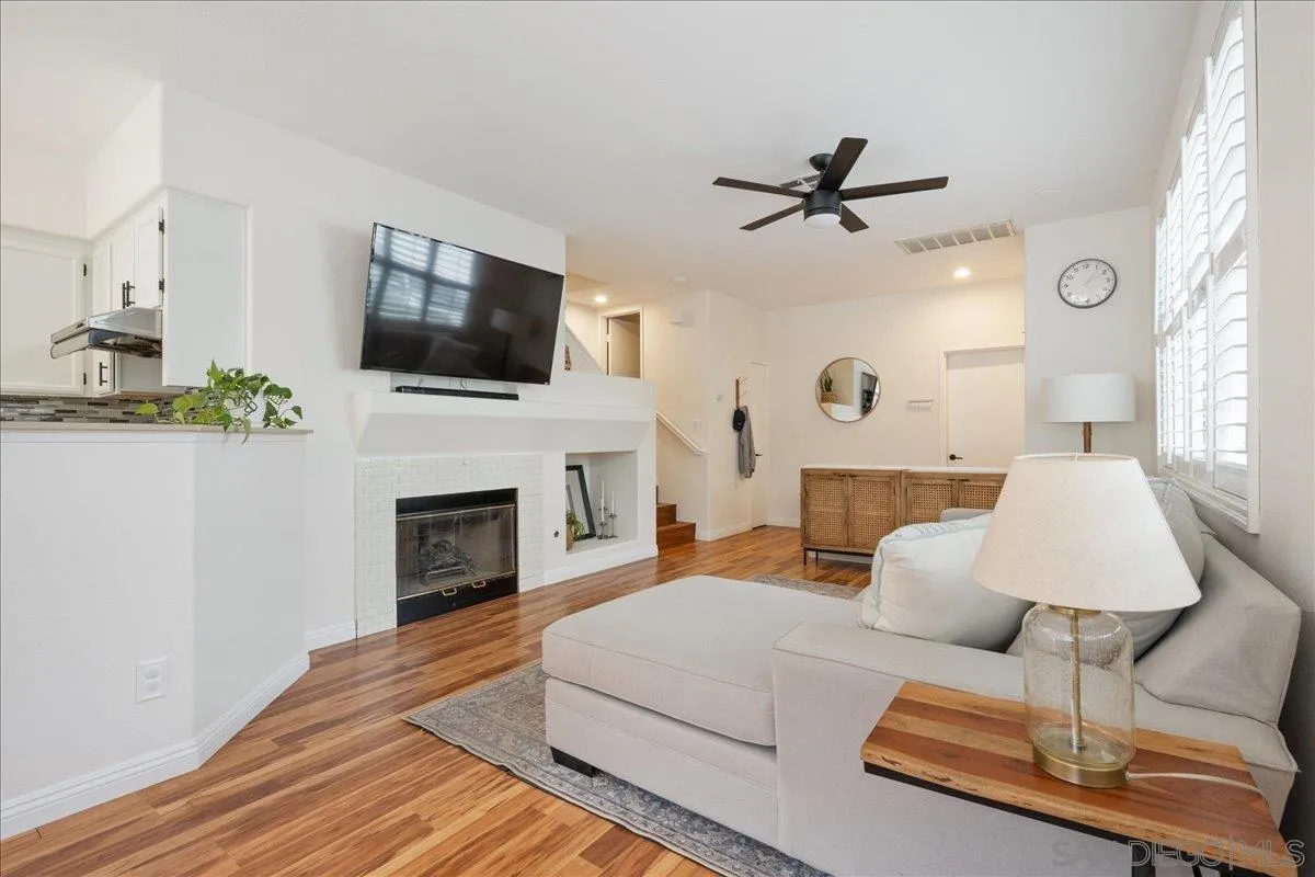 Photo #5: 240005955 Listing 