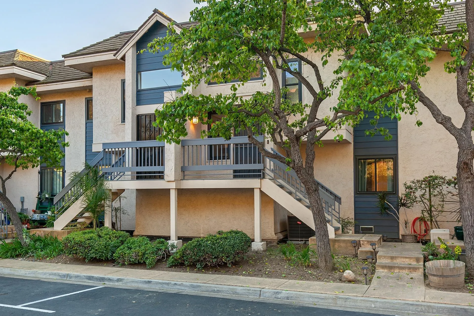 Photo #4: 240005961 Listing 