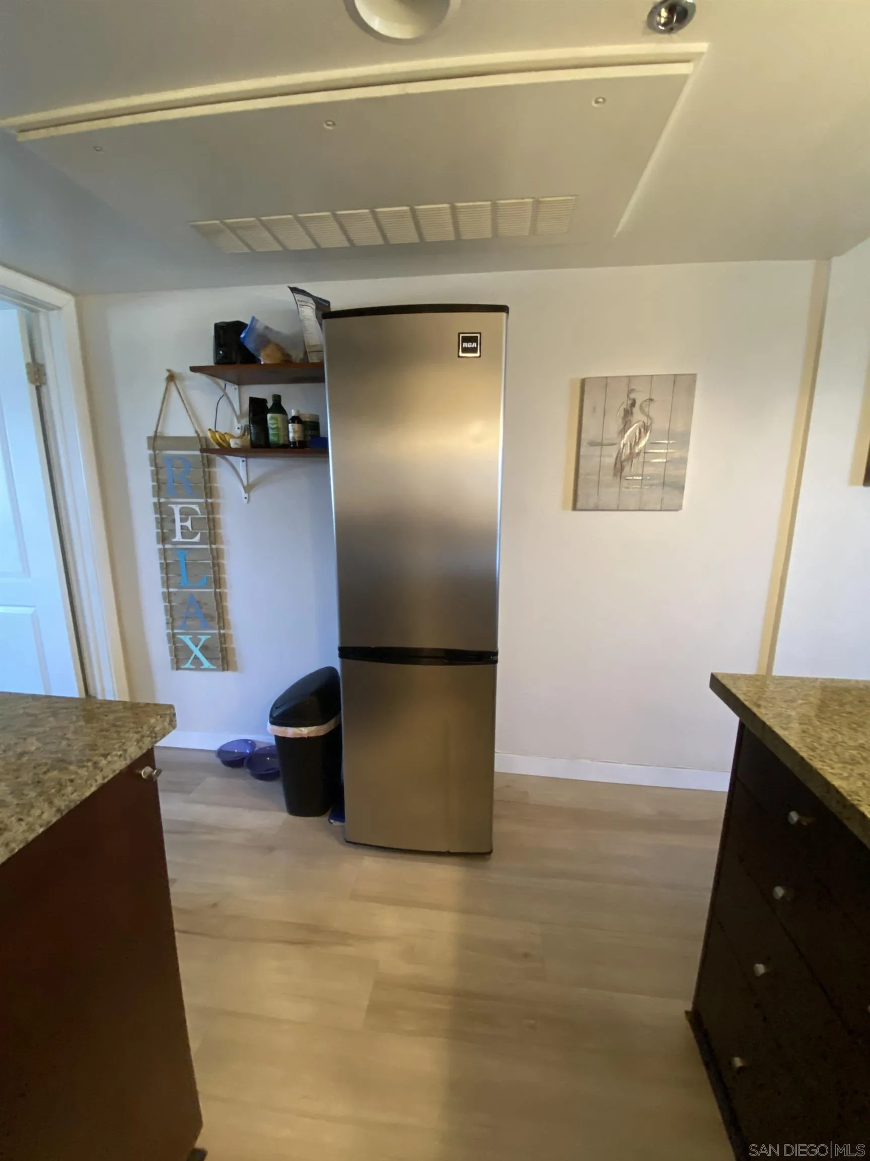 Photo #5: 240005975 Listing 