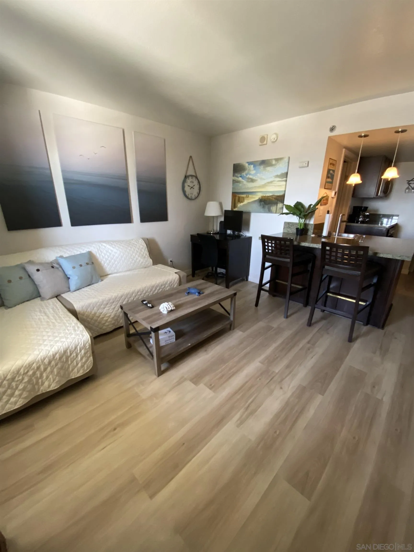 Photo #3: 240005975 Listing 