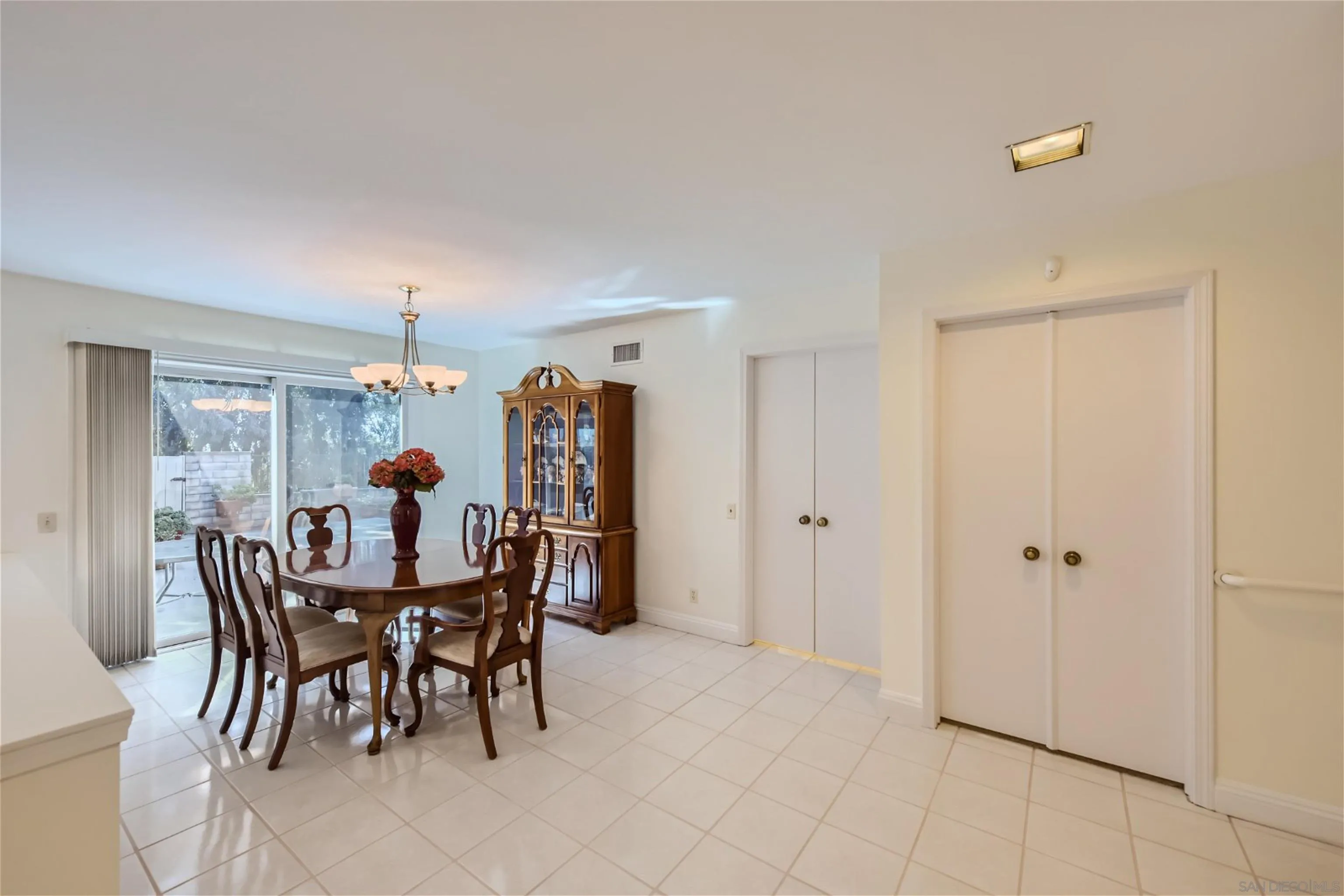 Photo #6: 240006005 Listing 