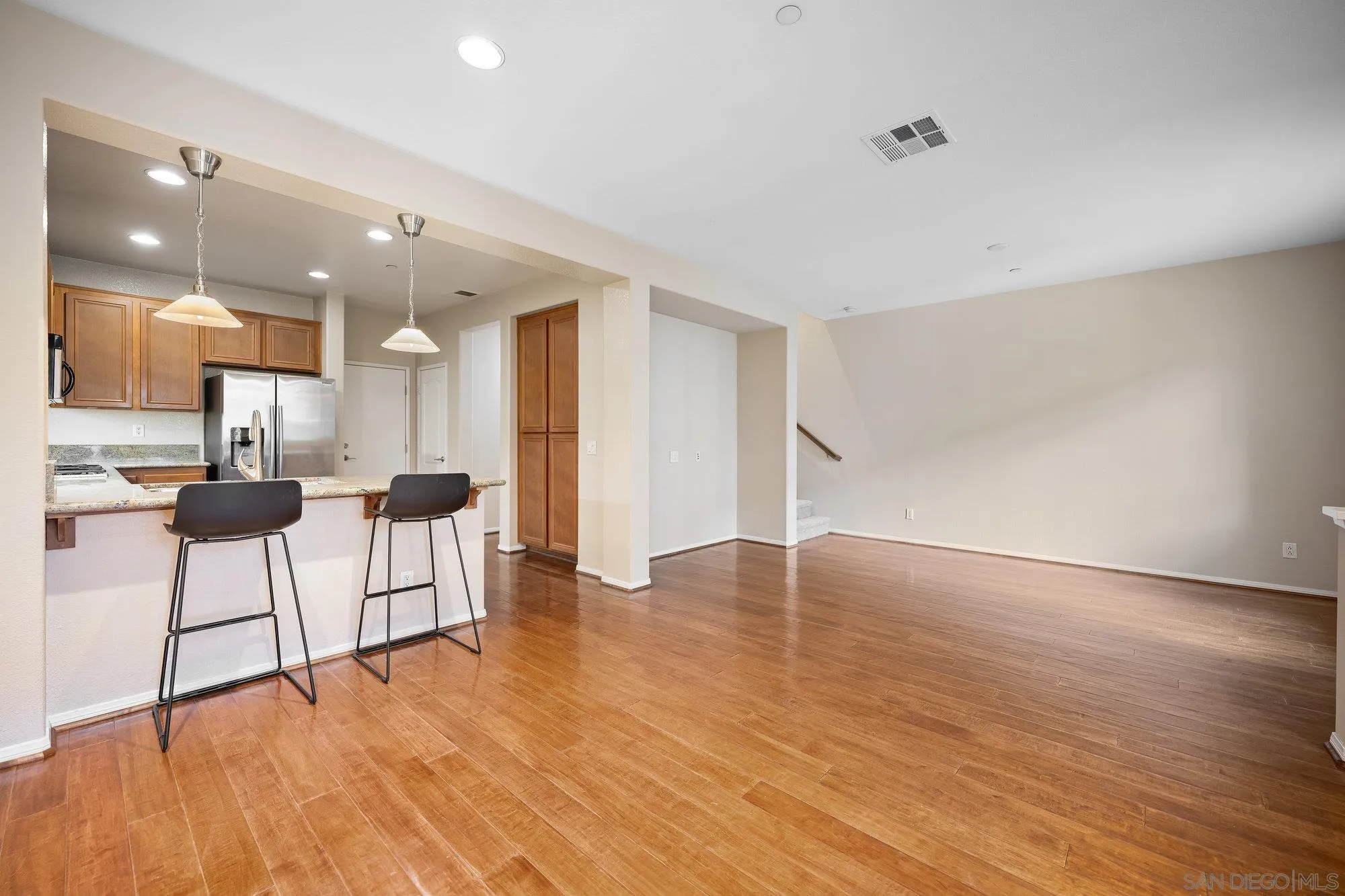 Photo #5: 240006105 Listing 