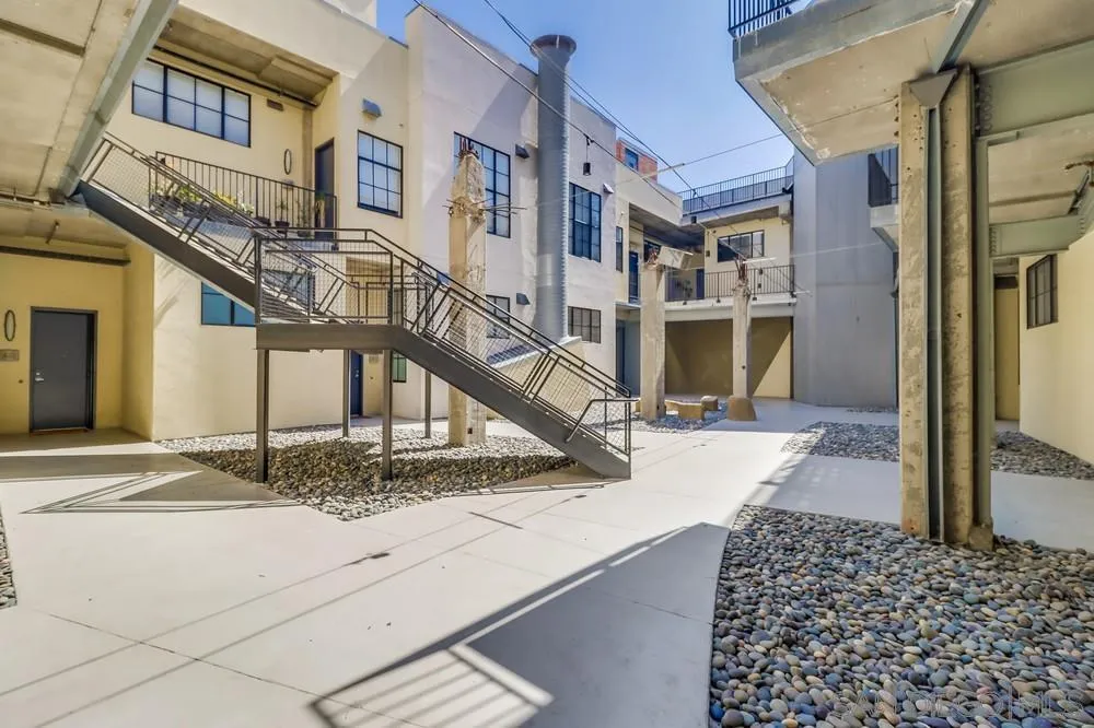 Photo #3: 240006322 Listing 