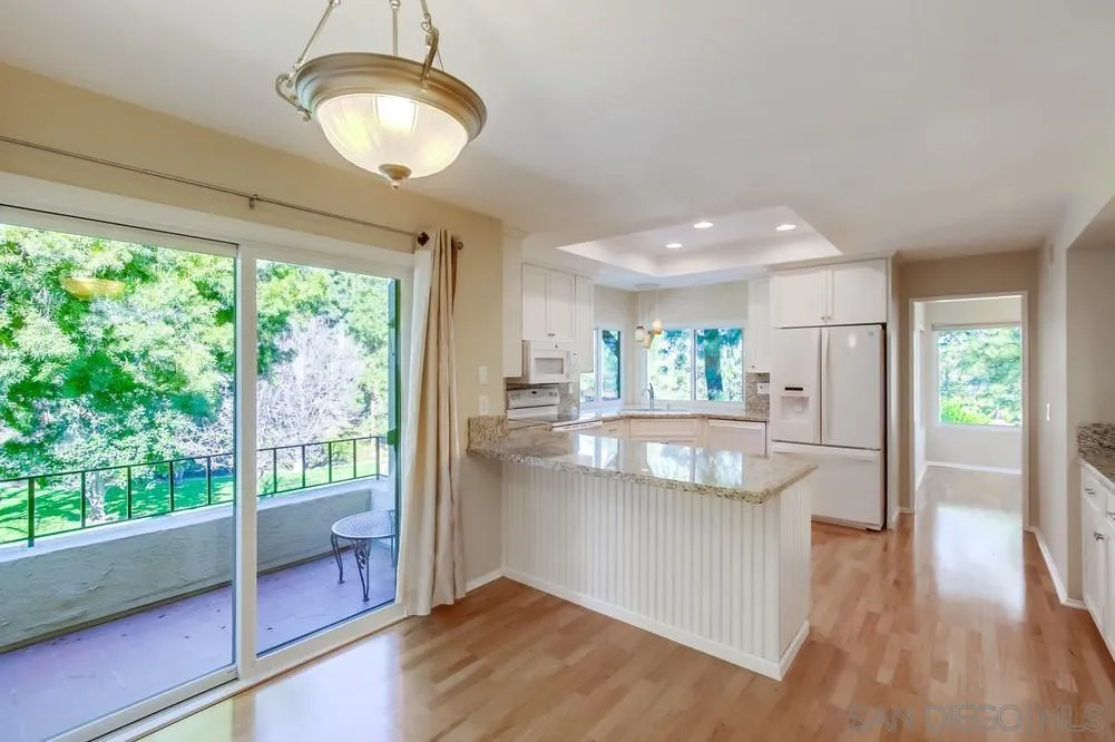 Photo #6: 240006399 Listing 