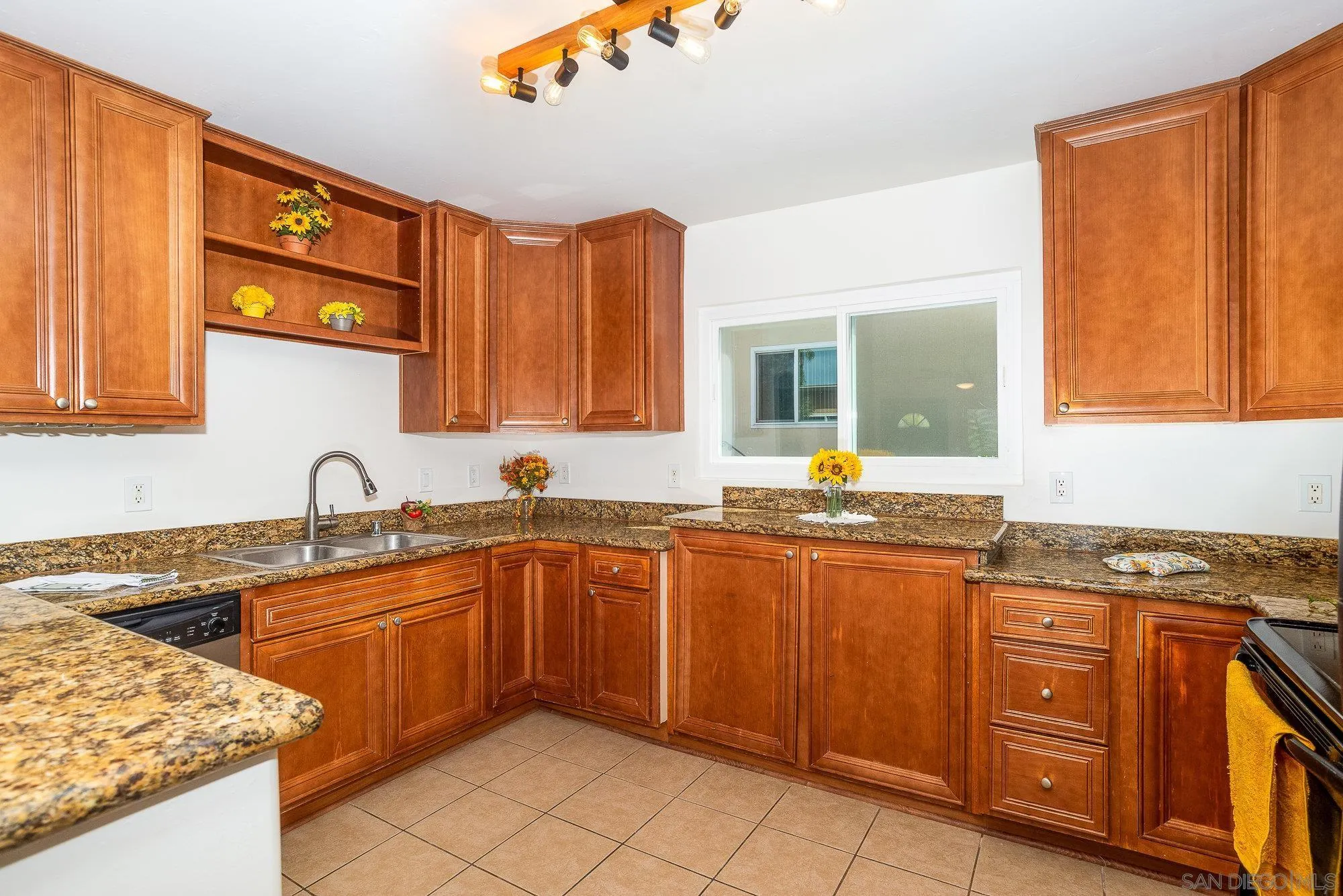 Photo #5: 240006453 Listing 