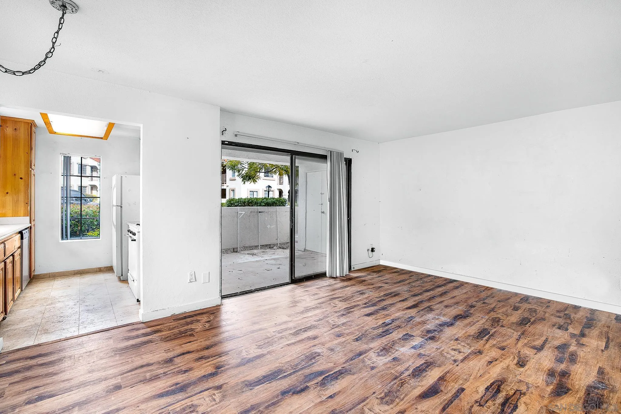 Photo #2: 240006520 Listing 