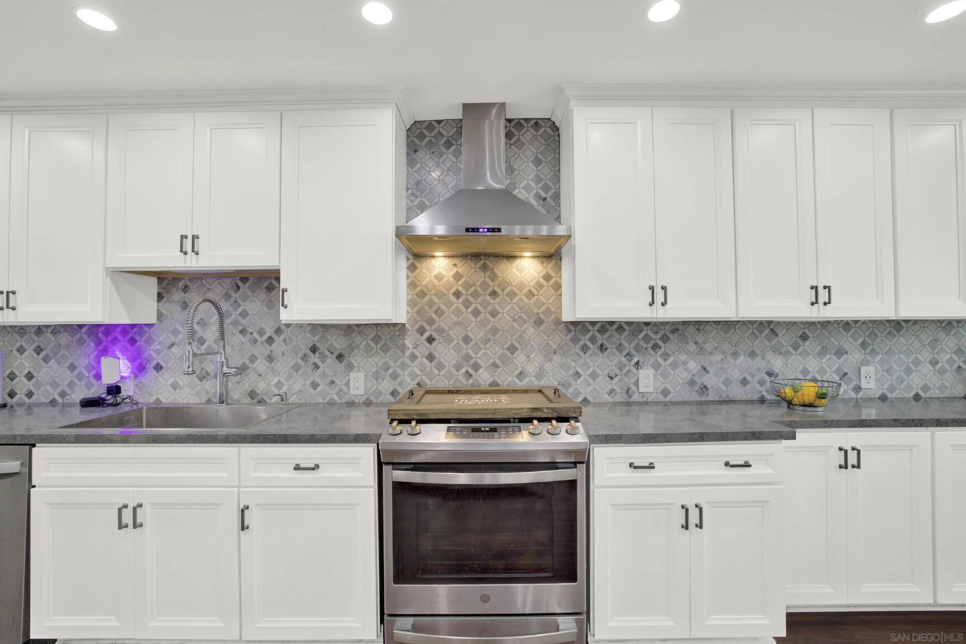 Photo #3: 240006522 Listing 