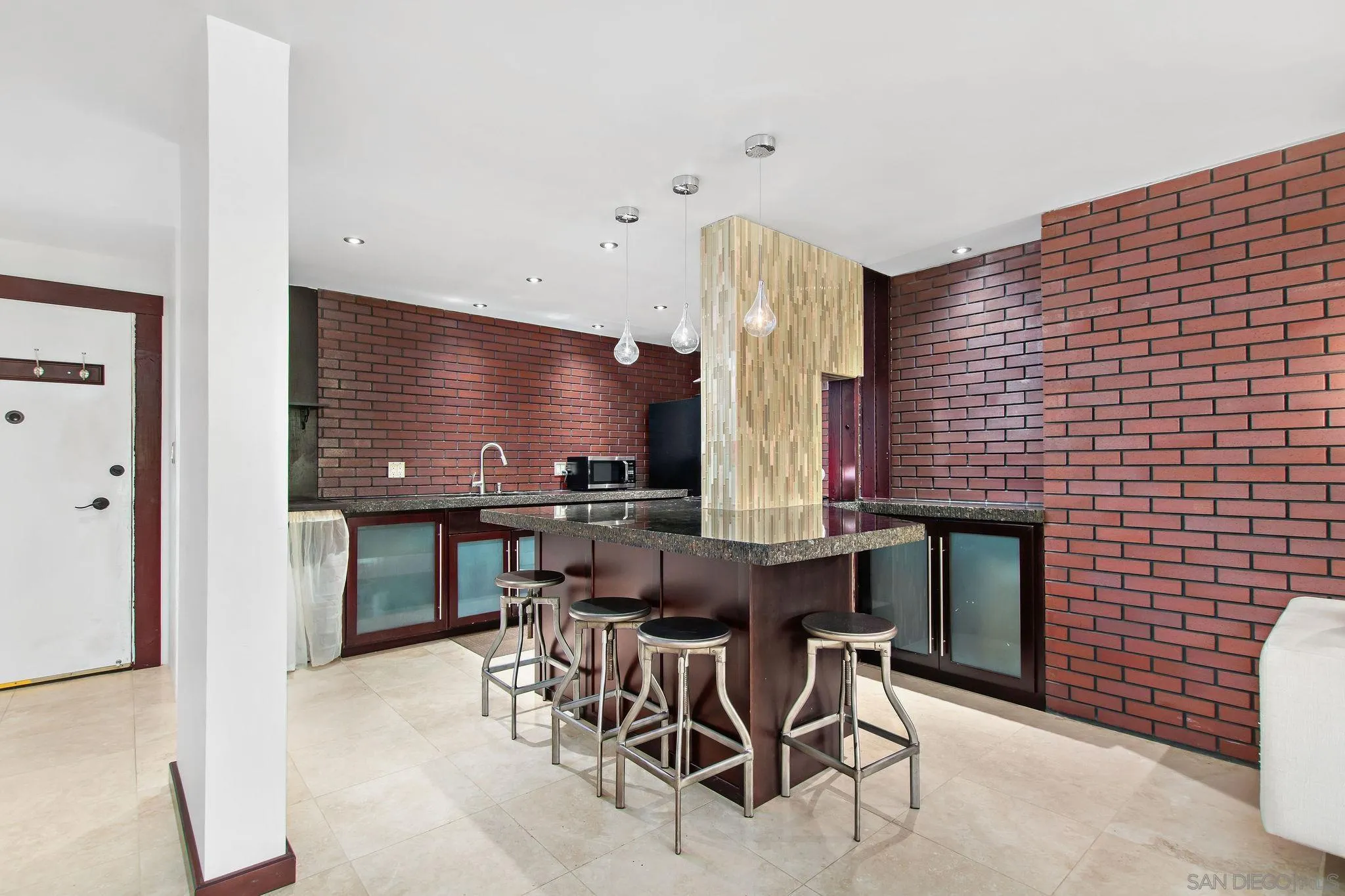 Photo #3: 240006574 Listing 