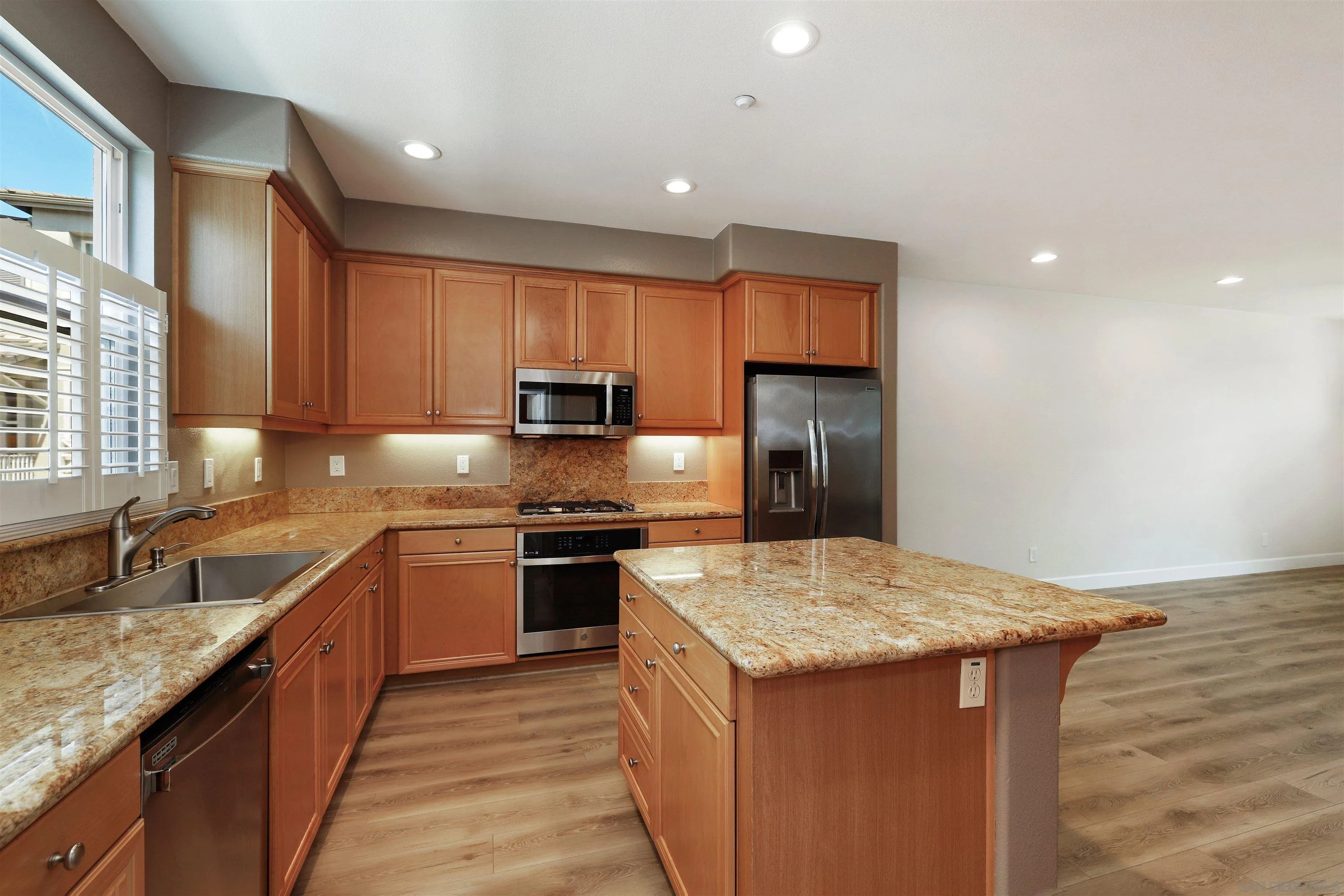 Photo #5: 240006696 Listing 