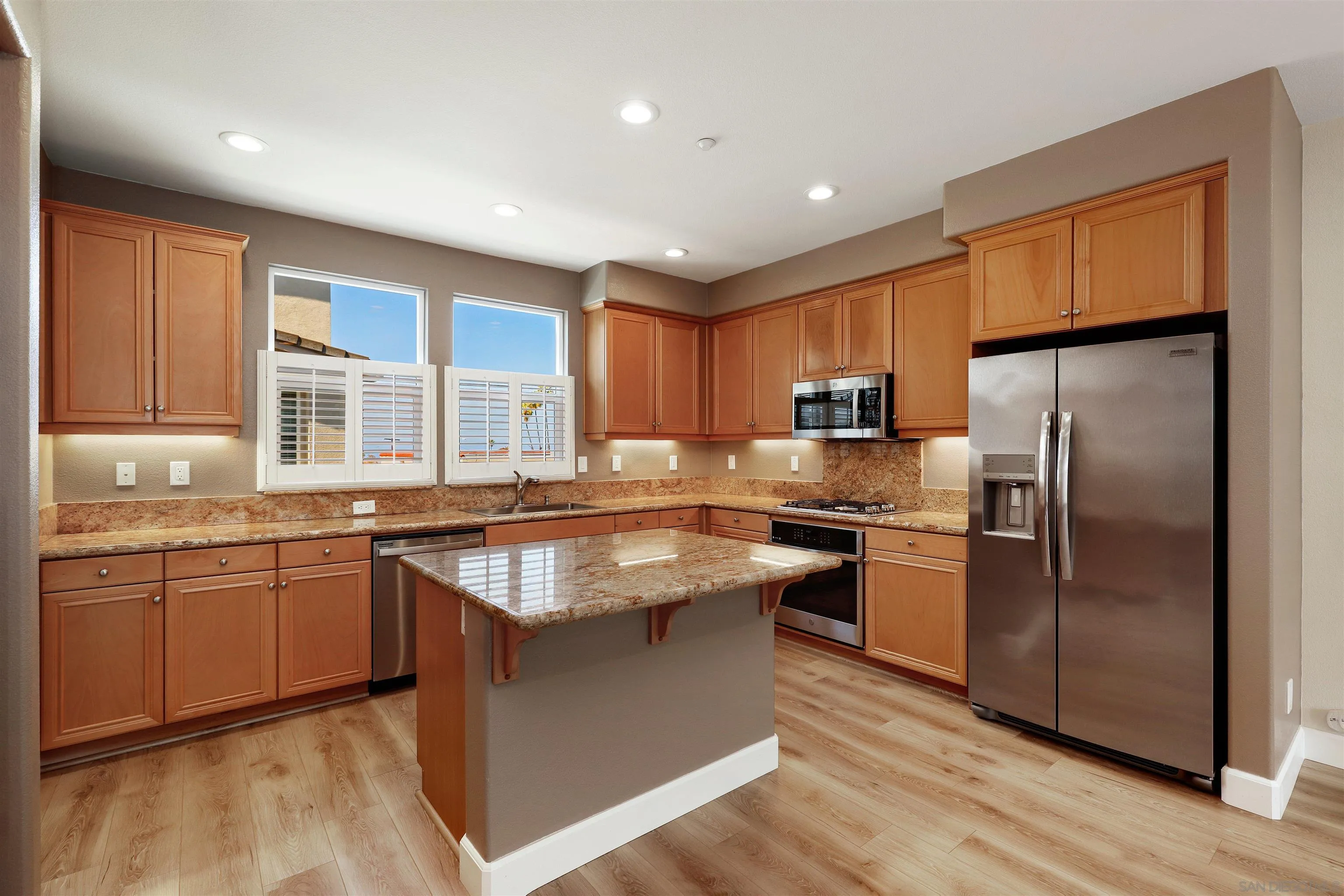 Photo #4: 240006696 Listing 