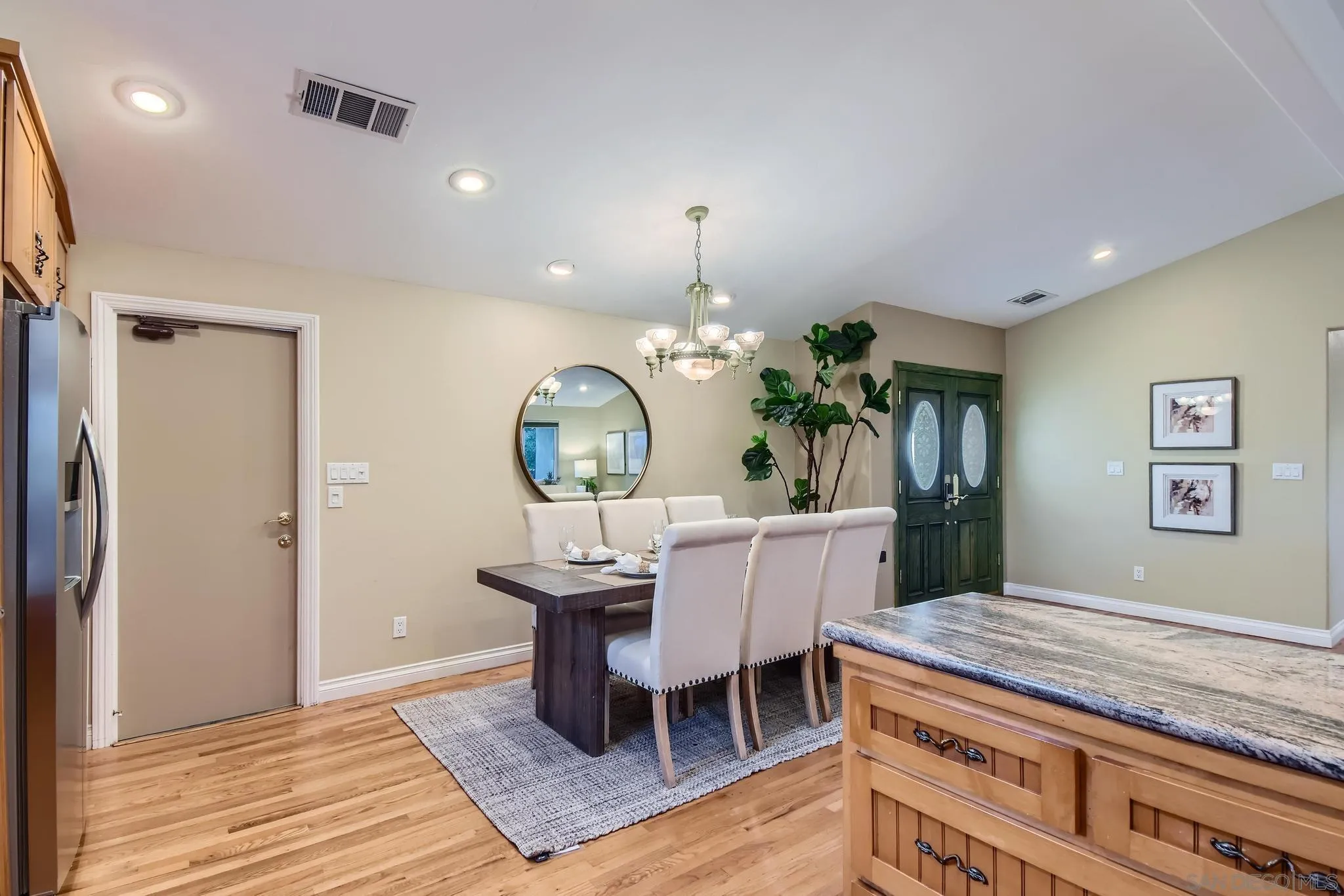 https://cdn.realtyfeed.com/cdn/127/240006705/45726af476f1501454a469d9d72e6093.webp