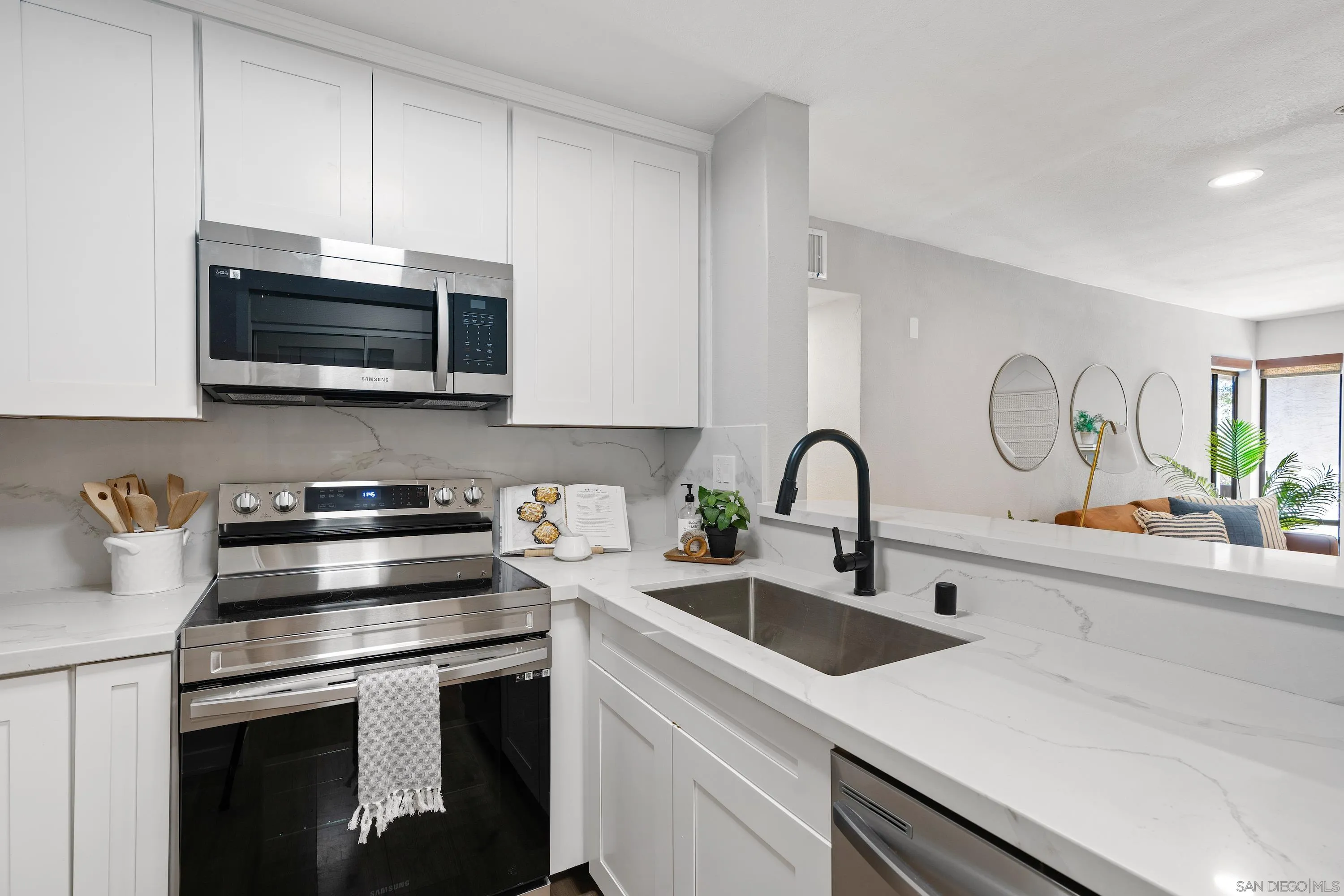 Photo #3: 240006884 Listing 