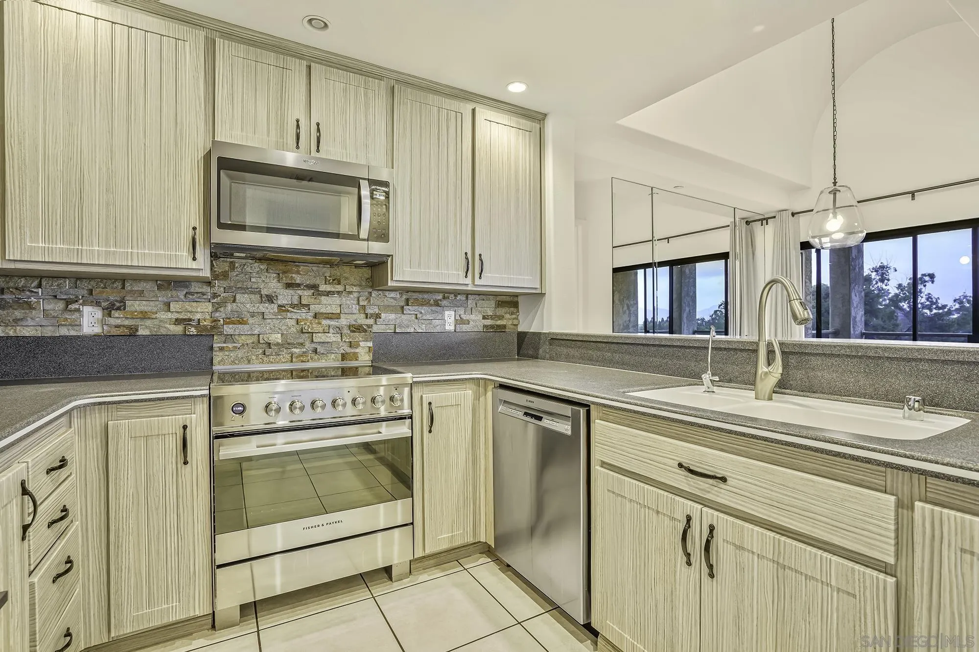 https://cdn.realtyfeed.com/cdn/127/240006991/0e41d34e73b87713e94fc1dbbd38af1e.webp