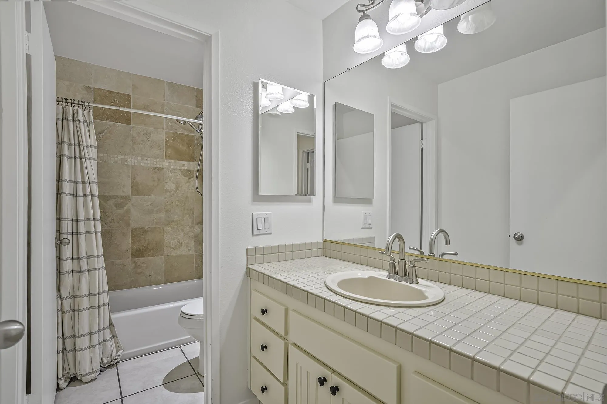 https://cdn.realtyfeed.com/cdn/127/240006991/45a3bcd93ab71f29f26e3802ddae101f.webp