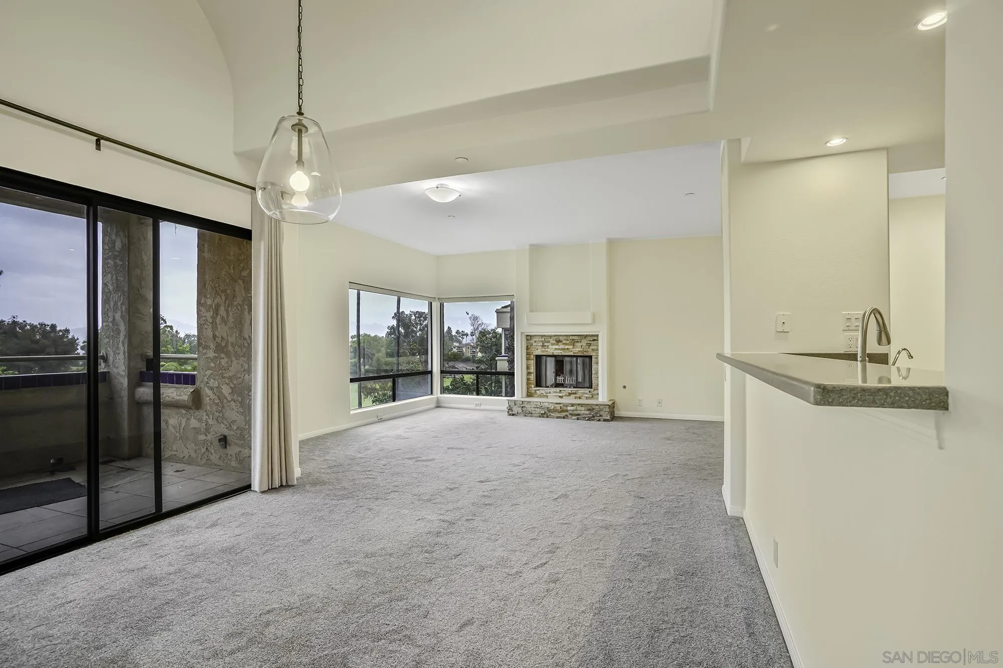Photo #2: 240006991 Listing 