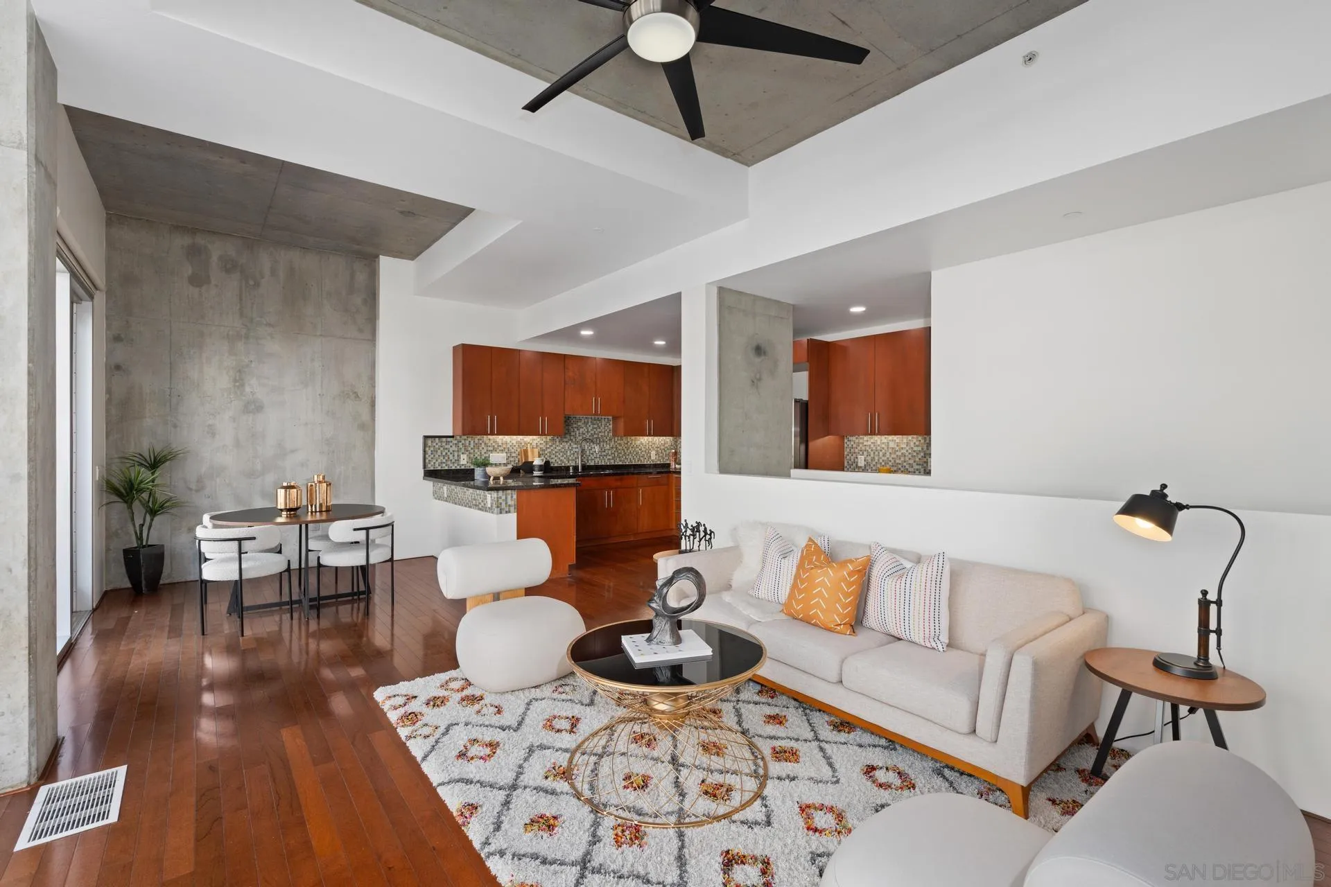 Photo #5: 240007092 Listing 