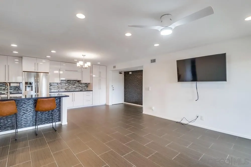 Photo #6: 240007289 Listing 