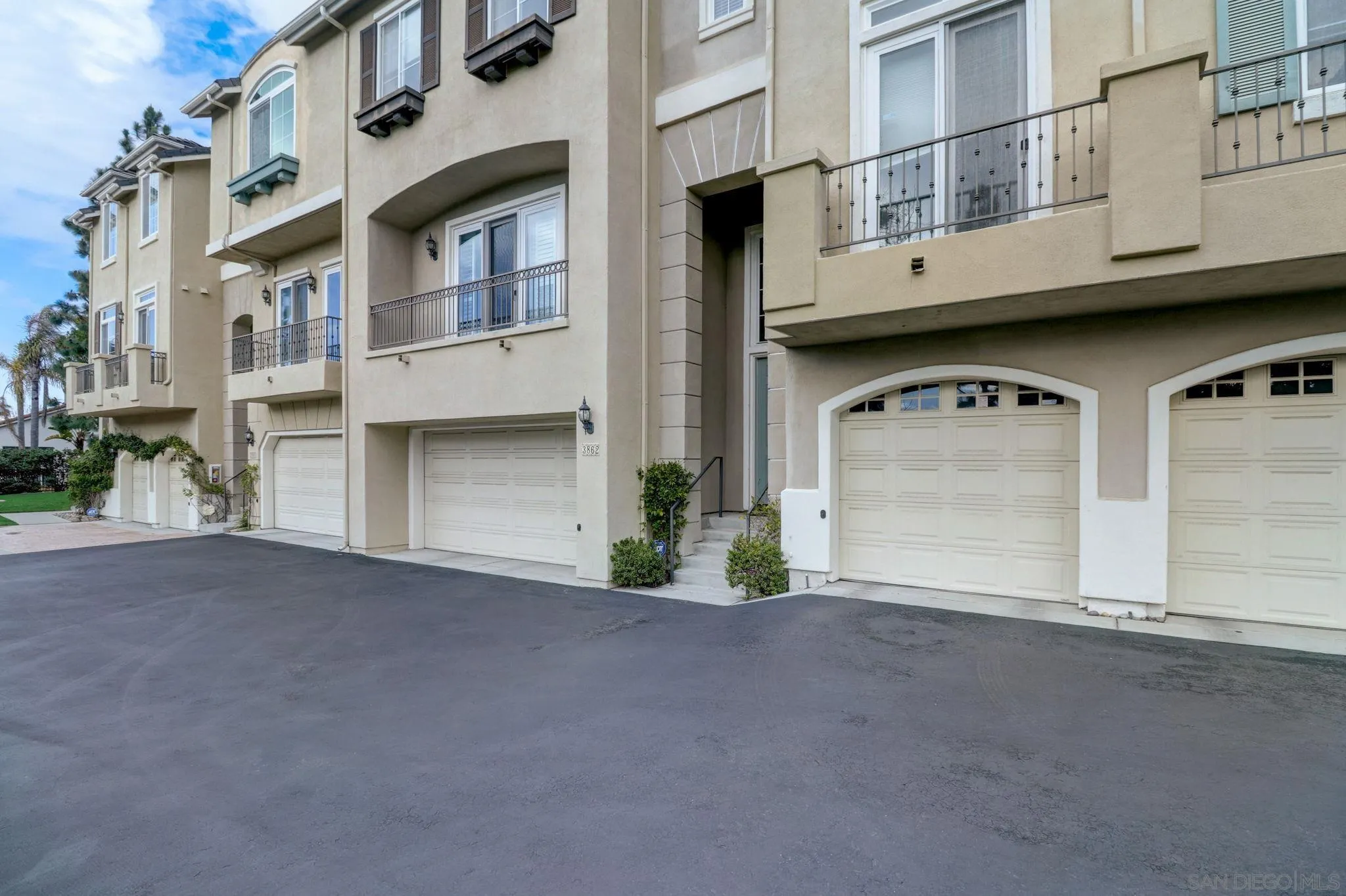 Photo #2: 240007340 Listing 