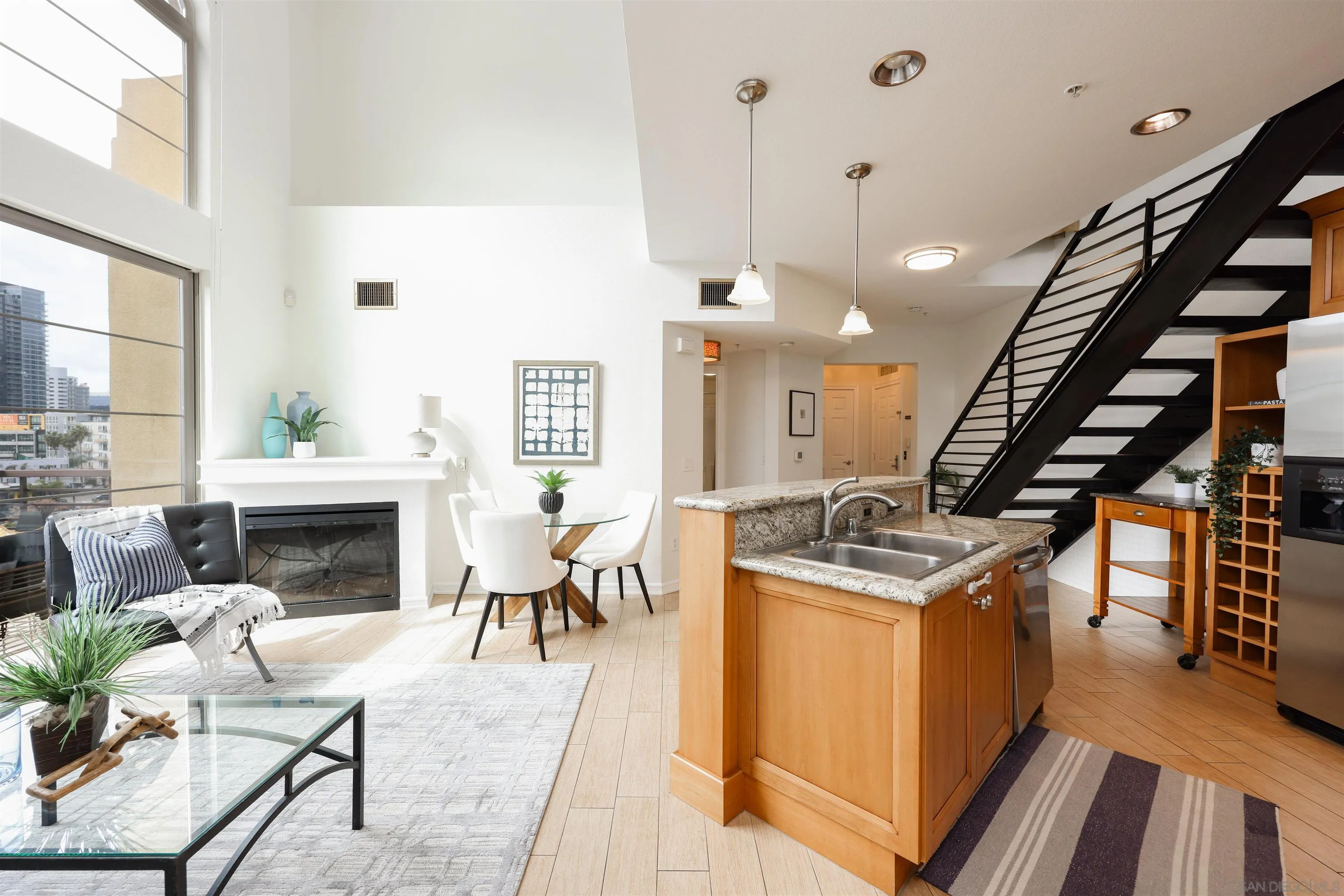 Photo #2: 240007575 Listing 