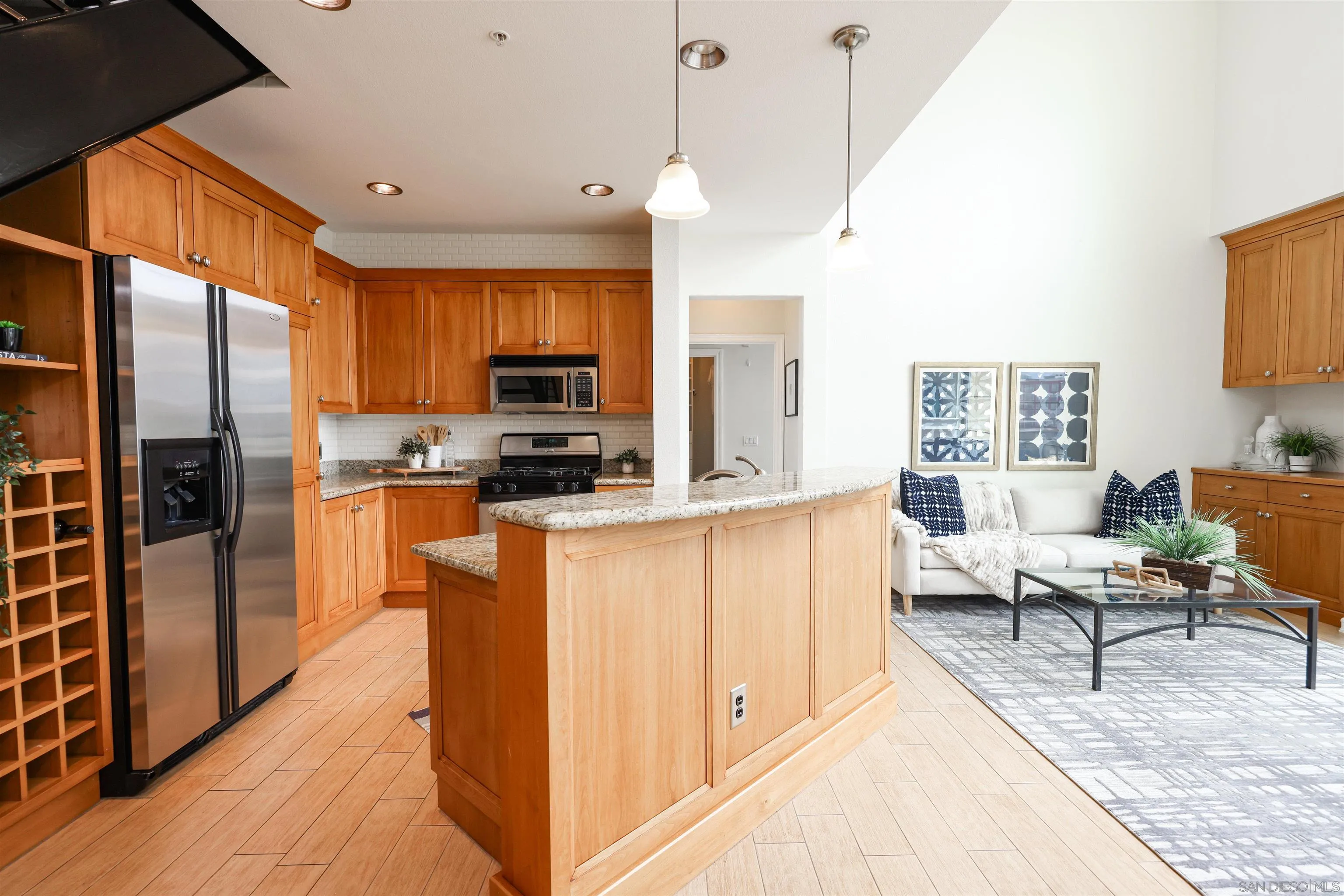 Photo #6: 240007575 Listing 