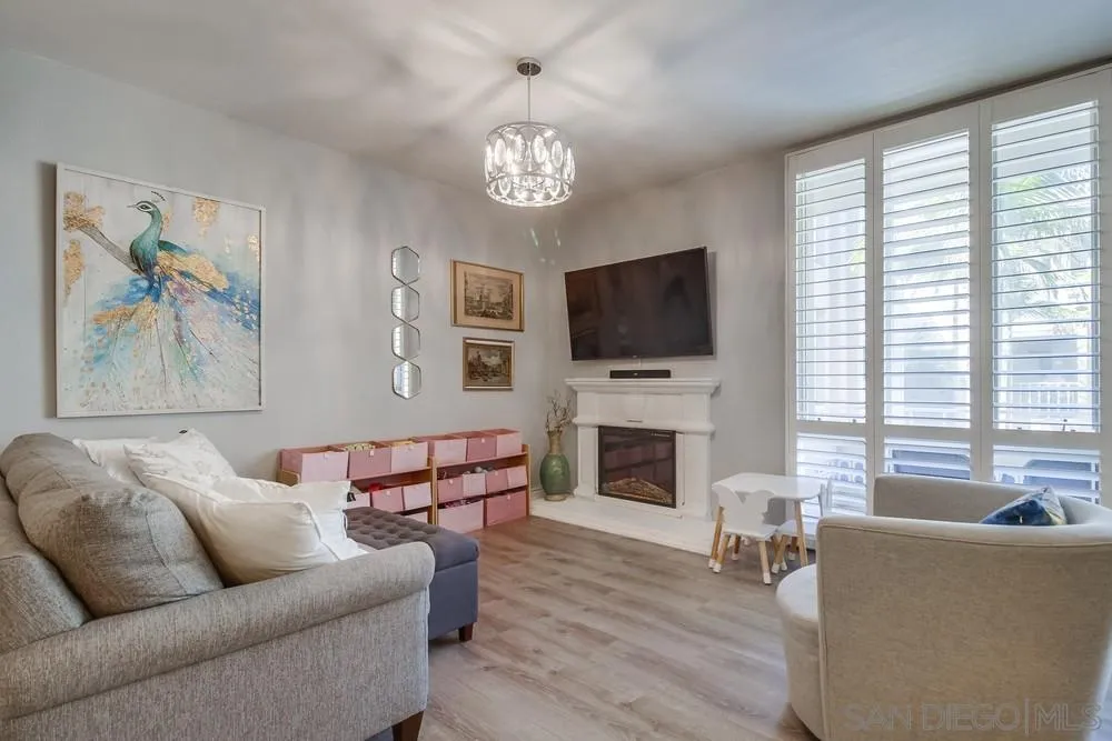 Photo #5: 240007595 Listing 