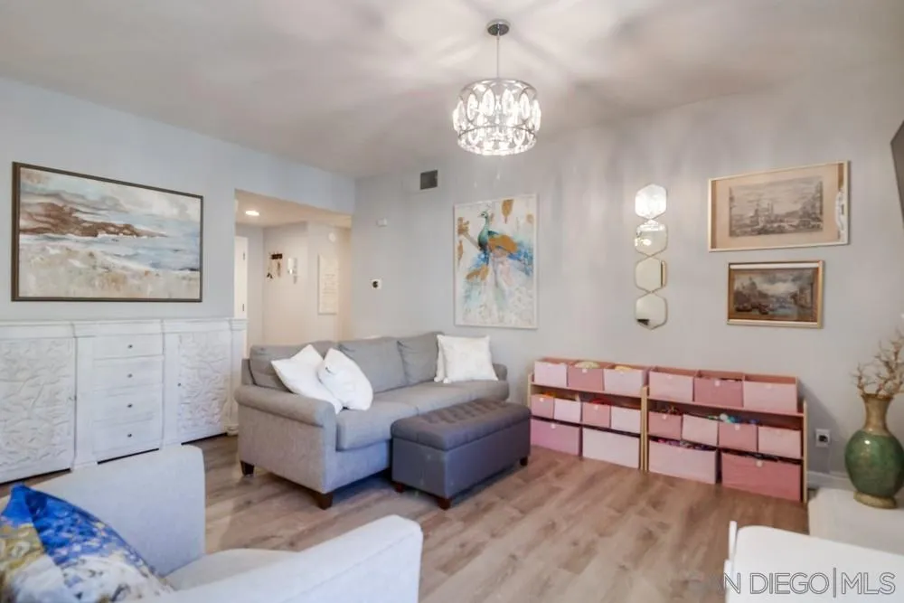 Photo #6: 240007595 Listing 