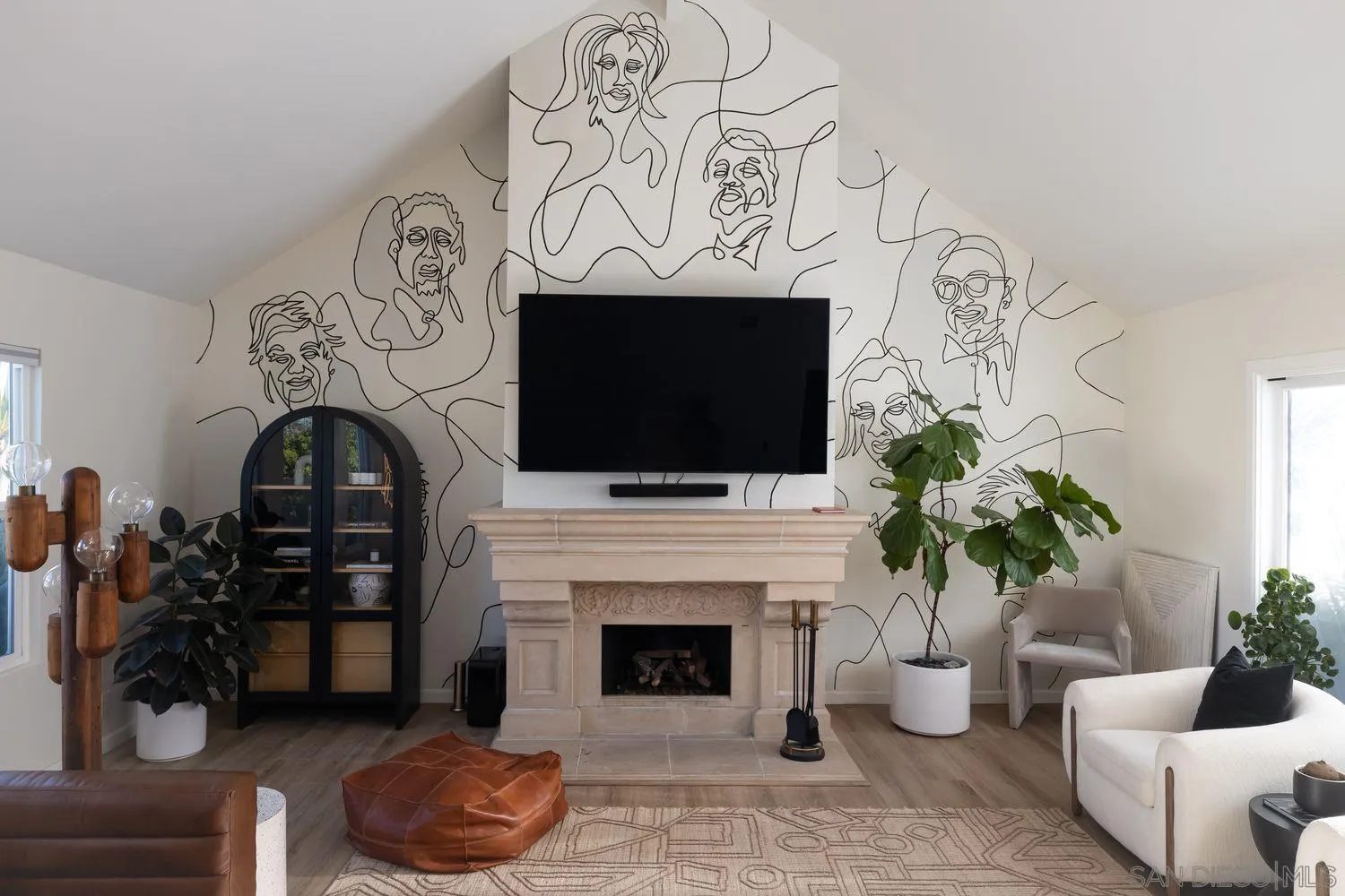 https://cdn.realtyfeed.com/cdn/127/240007647/77cd54167cf8f36a163c853da6fd707e.webp