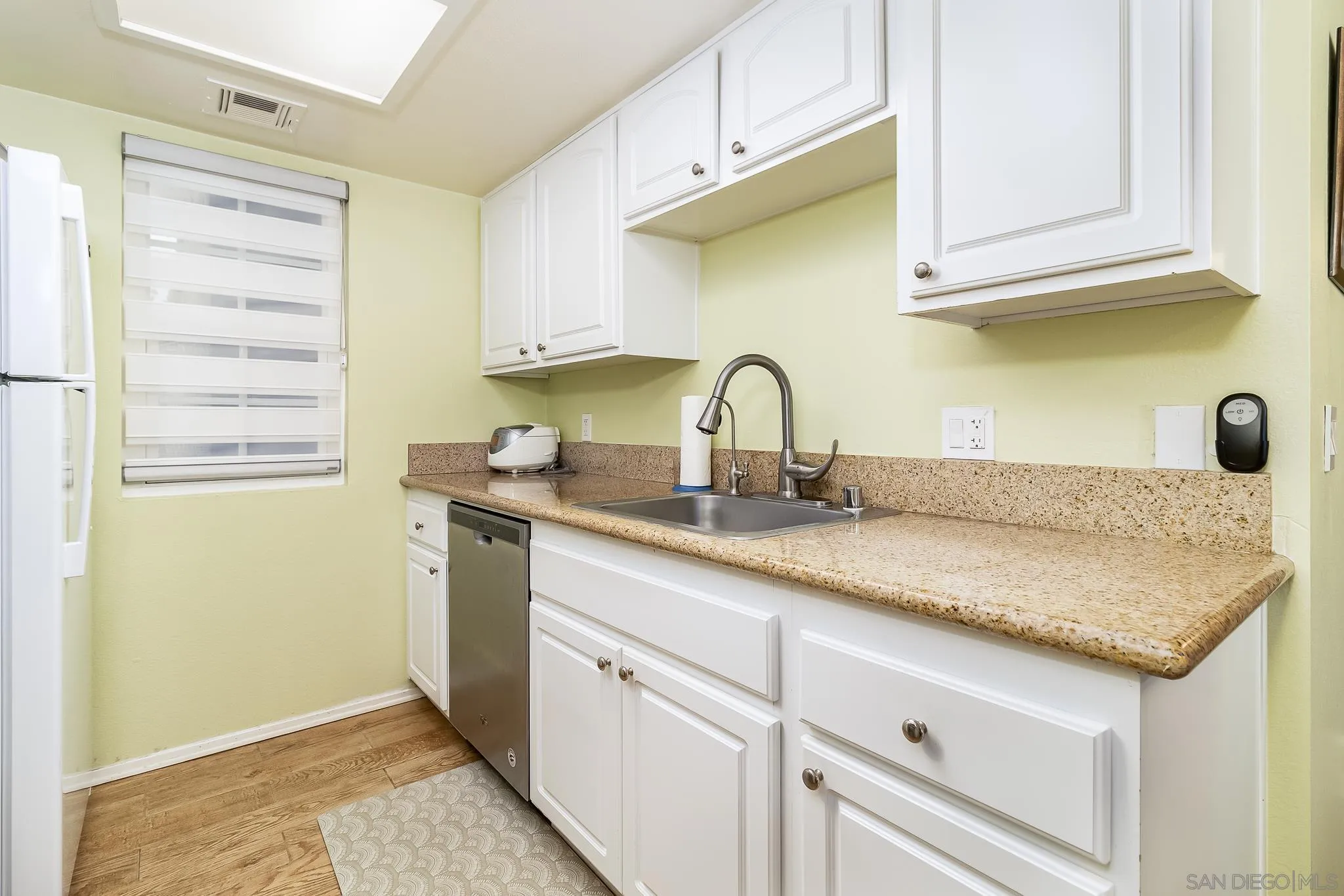 https://cdn.realtyfeed.com/cdn/127/240007663/349b2894d070f6919d95db503b1ac788.webp