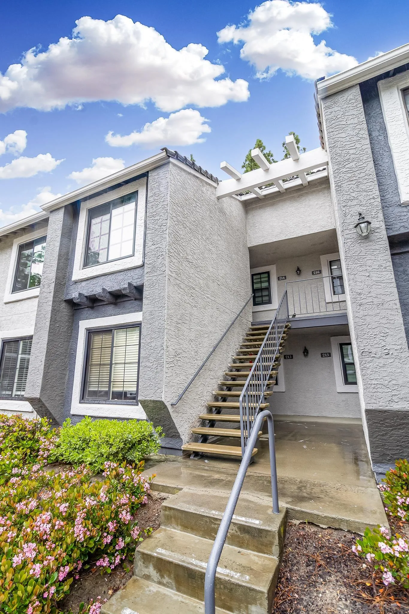 https://cdn.realtyfeed.com/cdn/127/240007663/fbfaa01836c2b983aee5ad03e16e697d.webp
