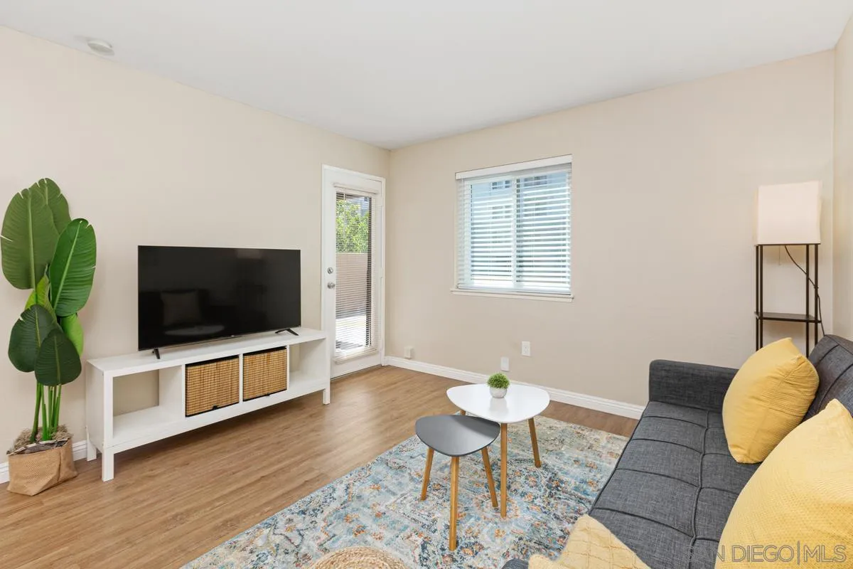 Photo #4: 240007694 Listing 