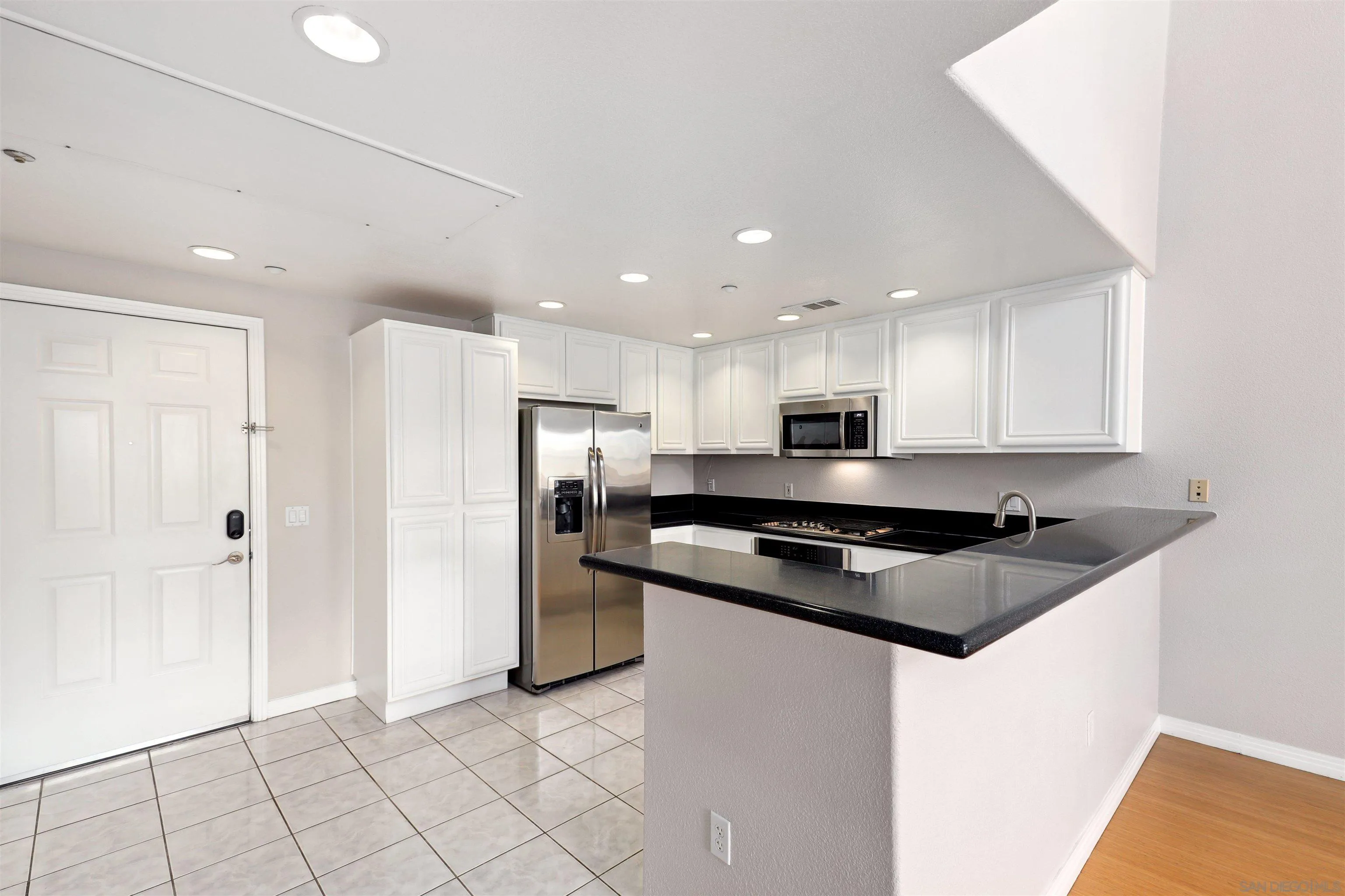 Photo #6: 240007747 Listing 