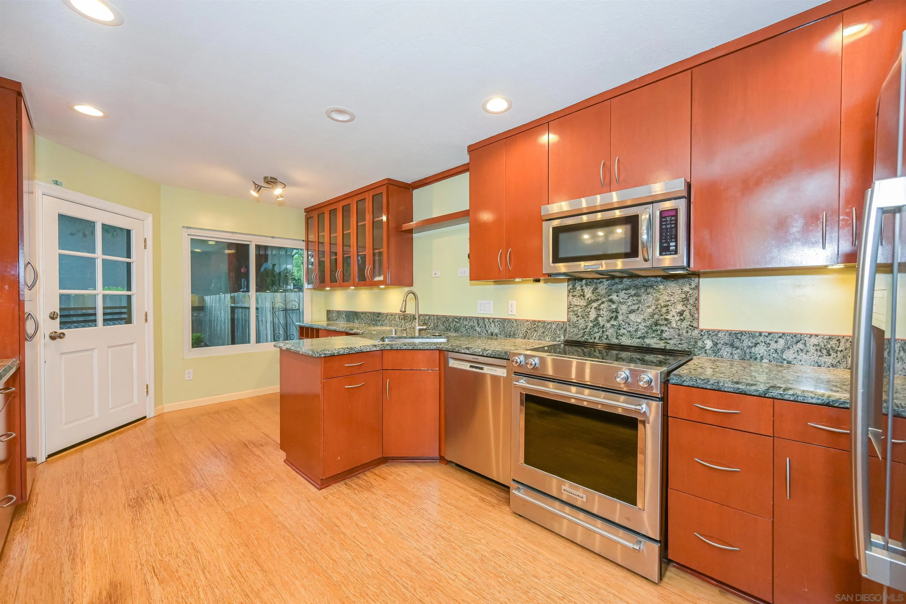Photo #3: 240007865 Listing 
