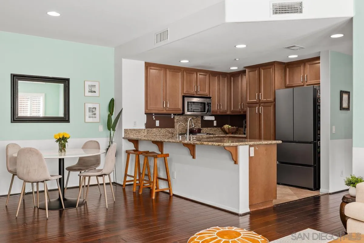 Photo #6: 240007885 Listing 