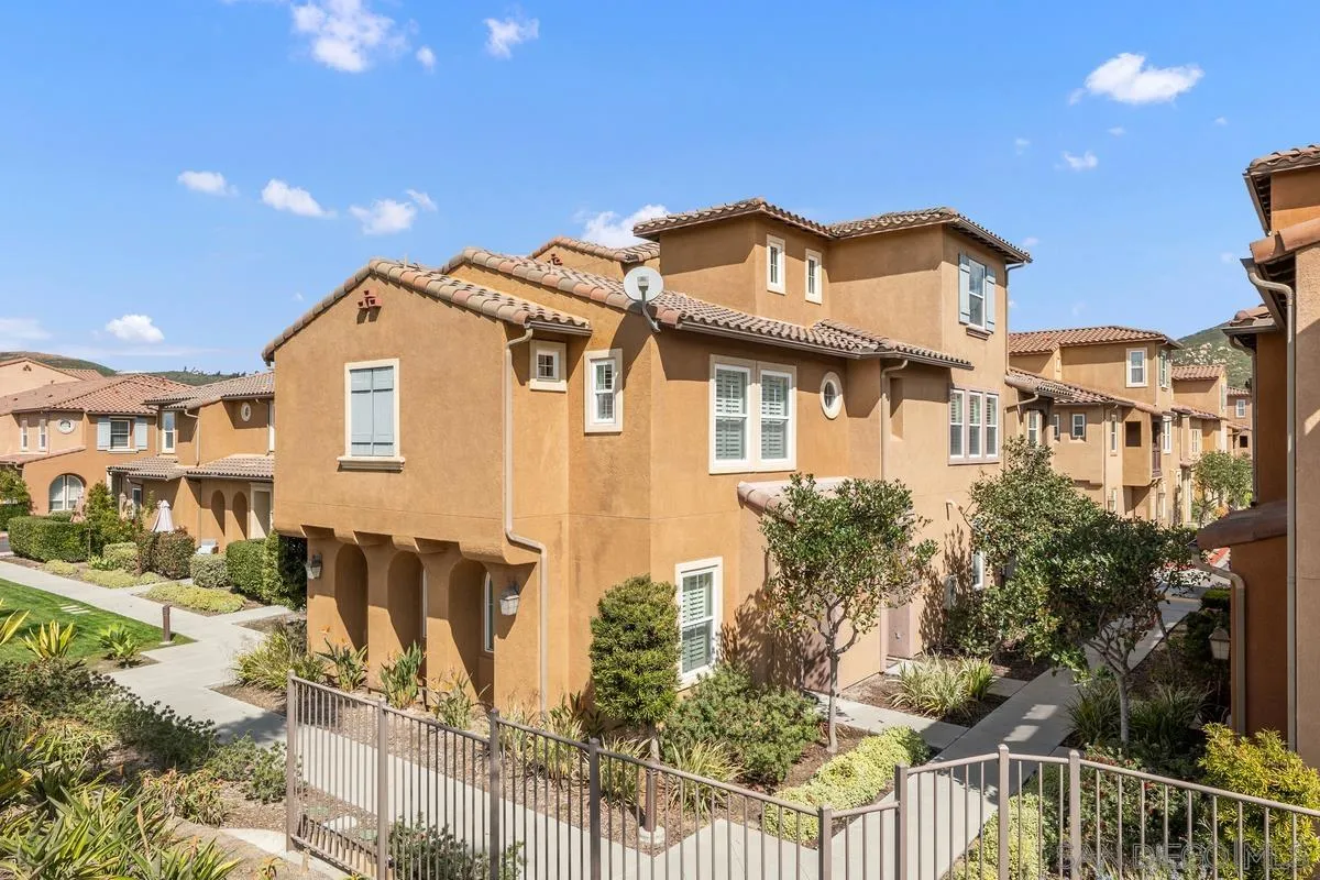 Photo #2: 240007885 Listing 