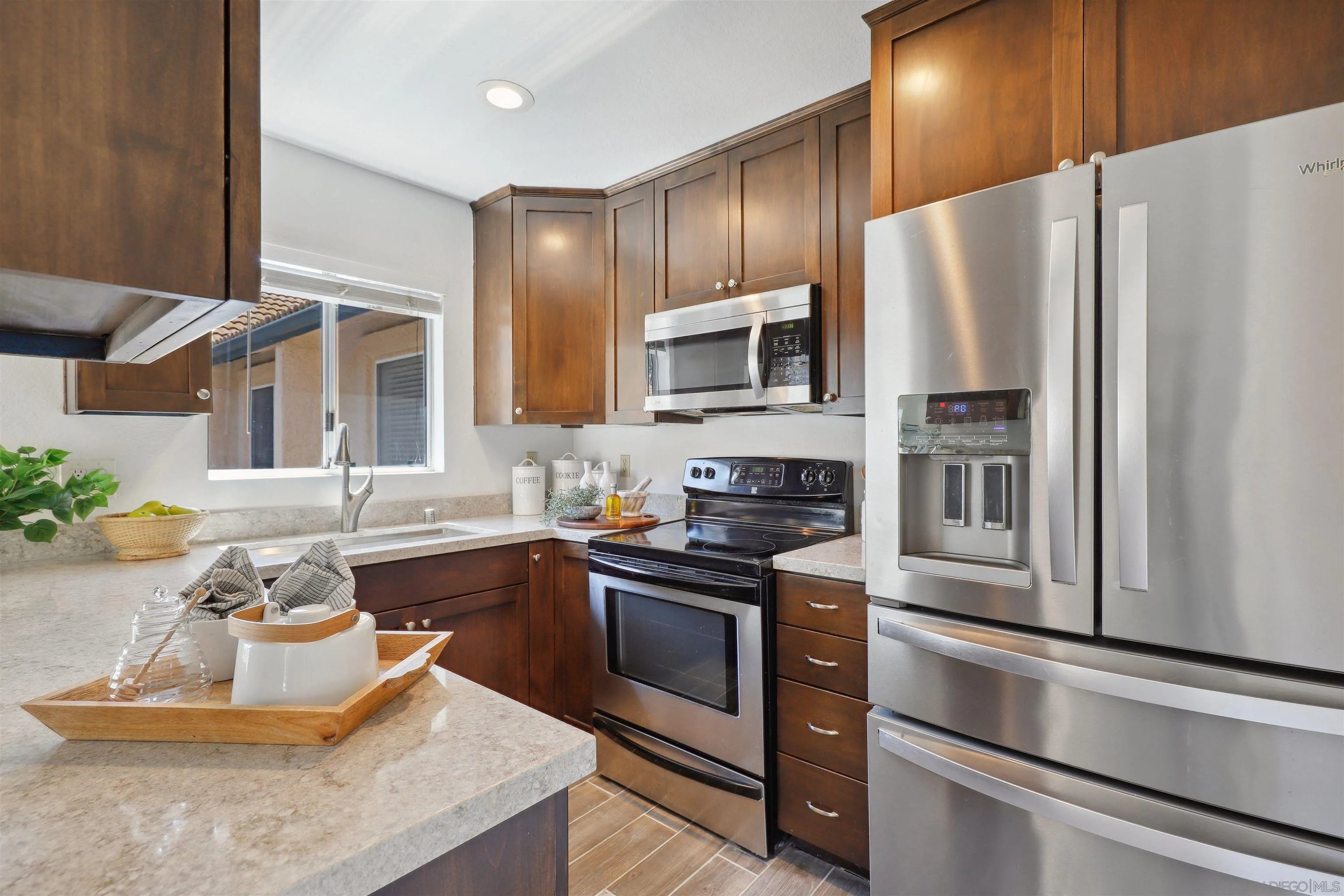 Photo #5: 240007889 Listing 