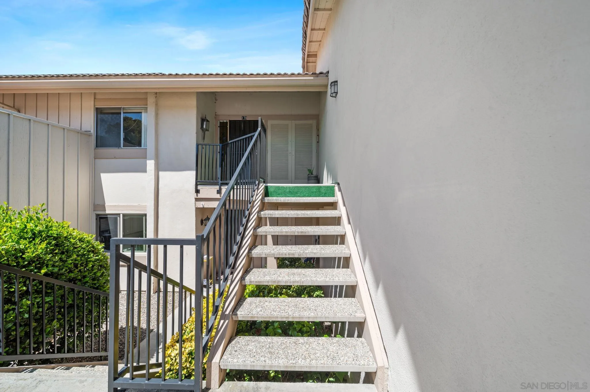 Photo #2: 240007989 Listing 