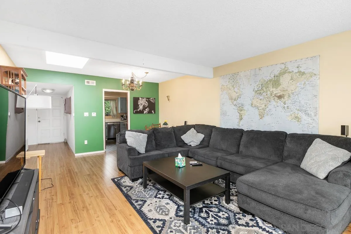 Photo #4: 240008000 Listing 