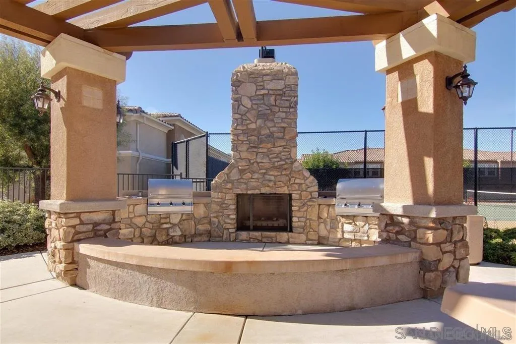 https://cdn.realtyfeed.com/cdn/127/240008018/dc64f6836a81c45c9518ef6763d4b29c.webp
