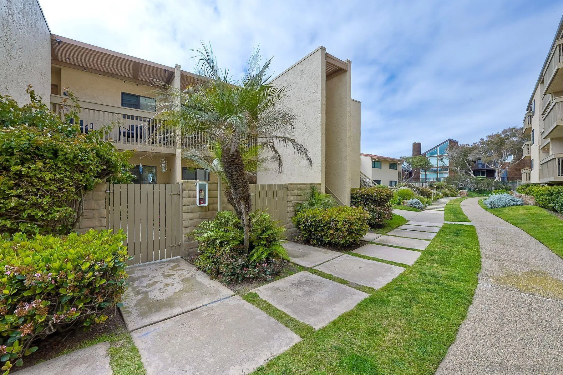 Photo #2: 240008088 Listing 