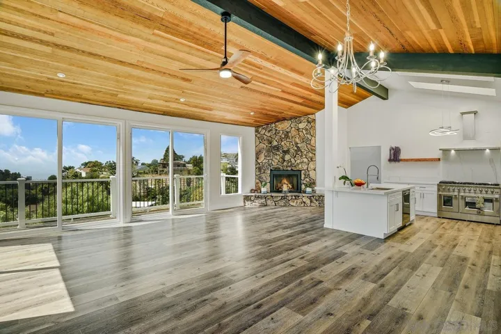 1935  Nautilus St  , La Jolla, CA 92037